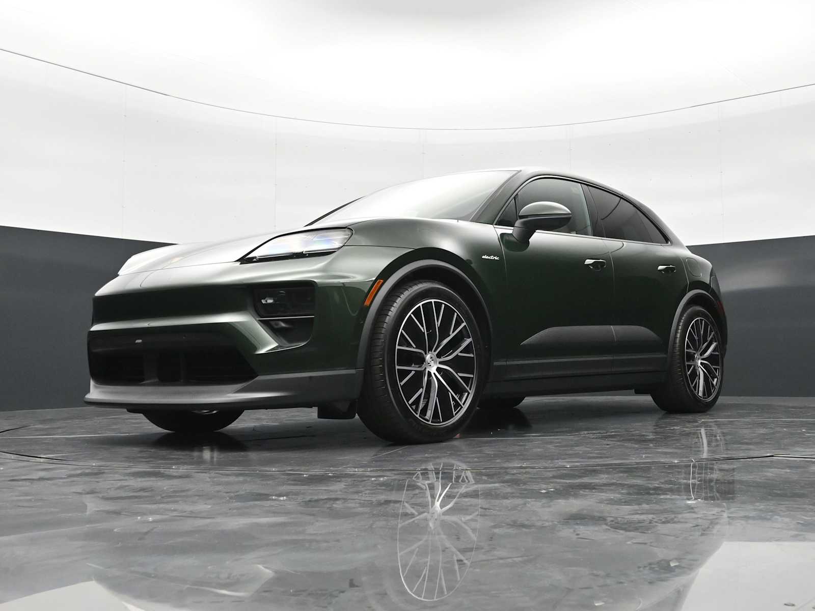 Thumbnail: 2026 Porsche Macan - 38