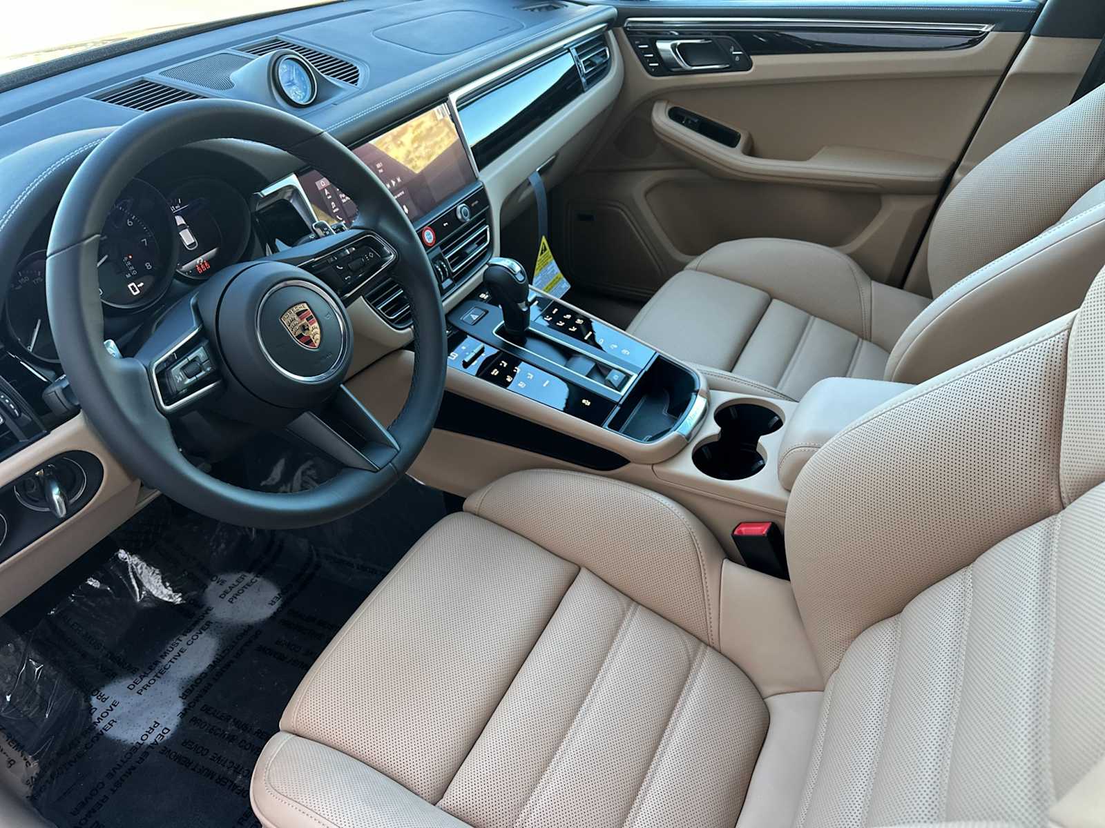 Thumbnail: 2026 Porsche Macan - 4