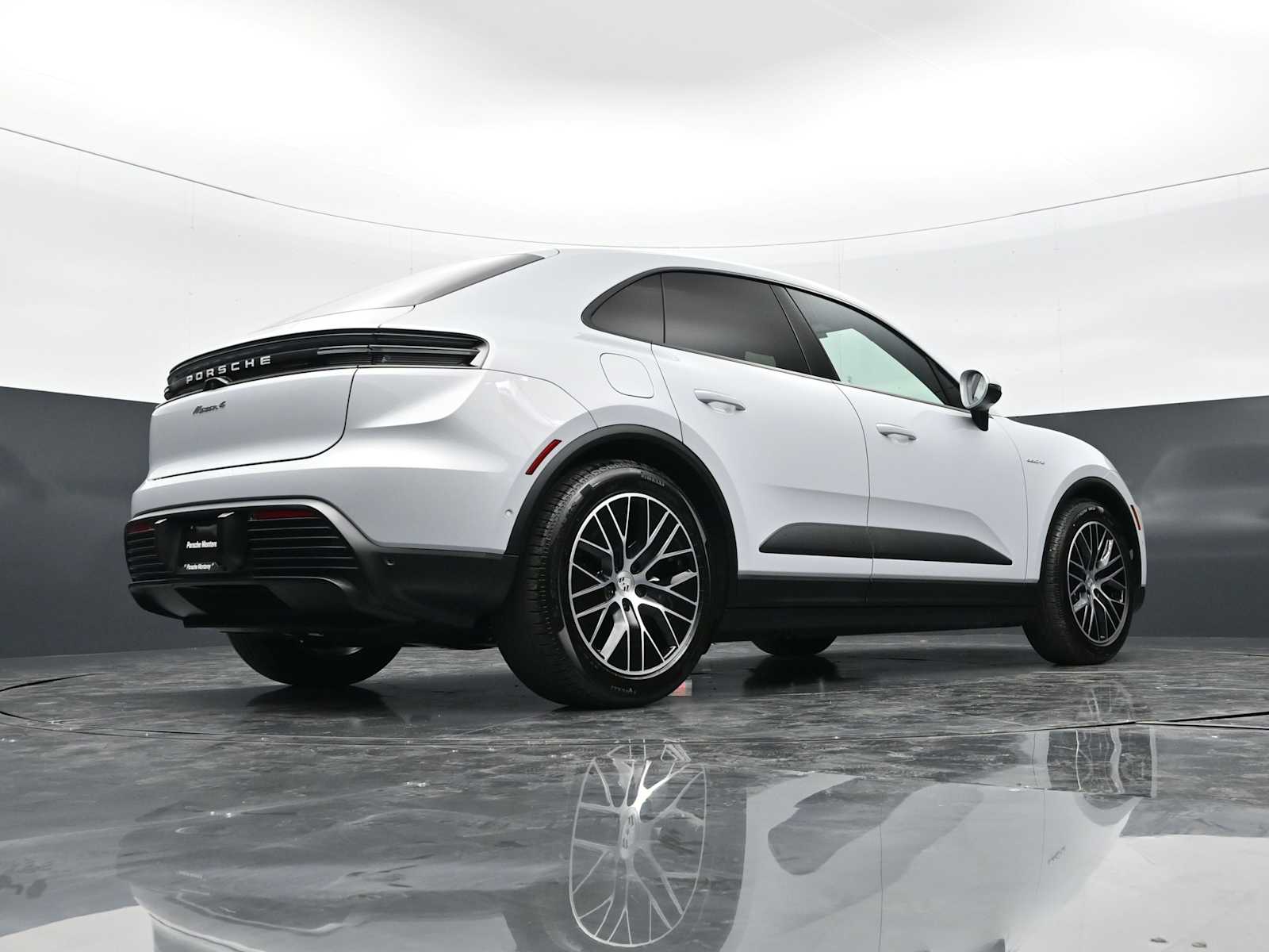 Thumbnail: 2026 Porsche Macan - 47