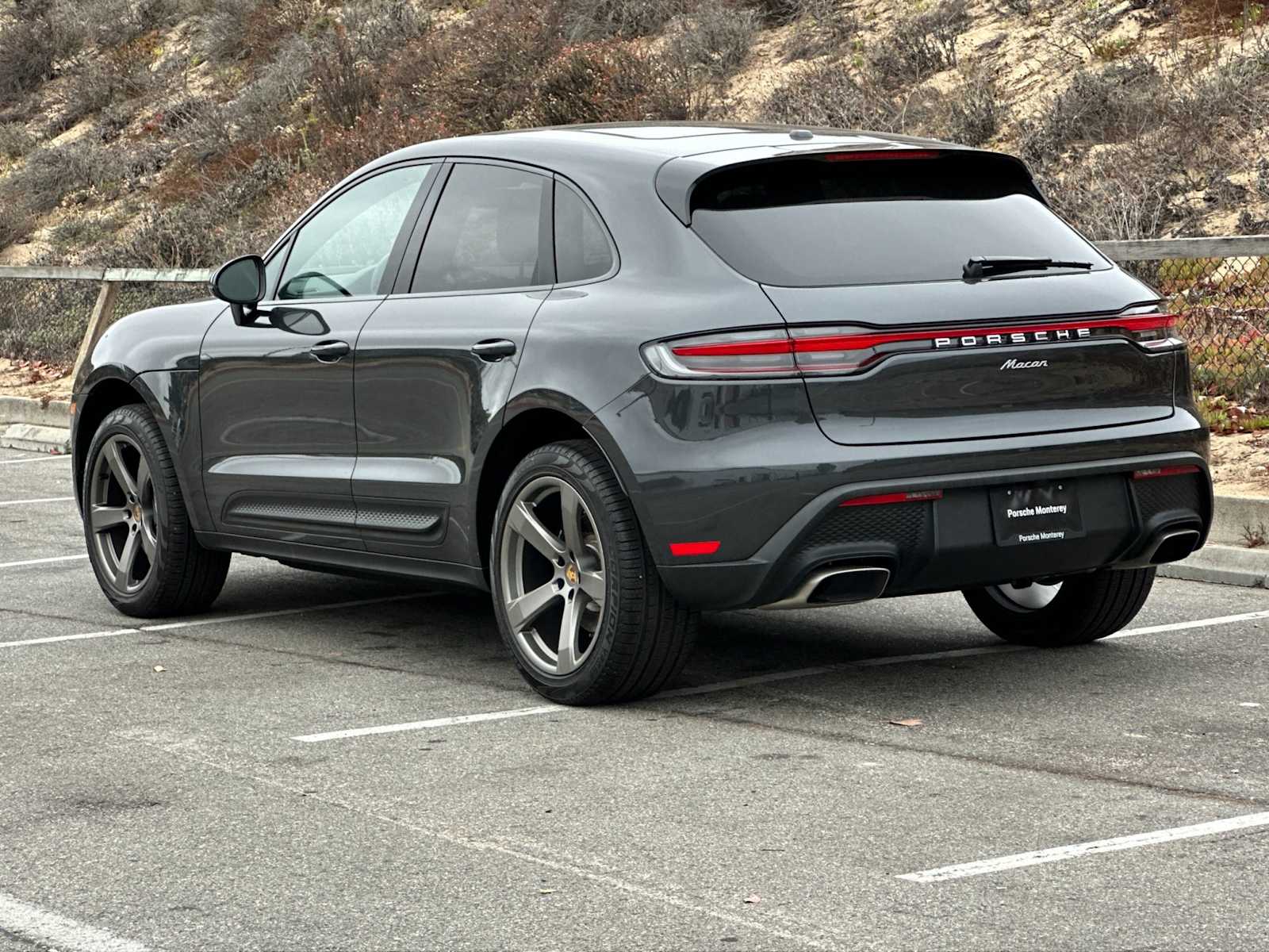 2025 Porsche Macan T photo 2