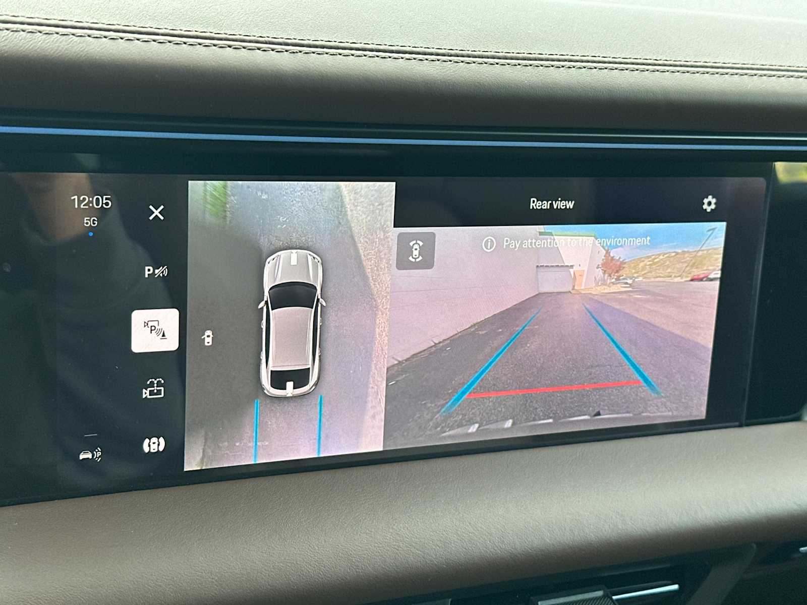 Thumbnail: 2025 Porsche Macan - 21