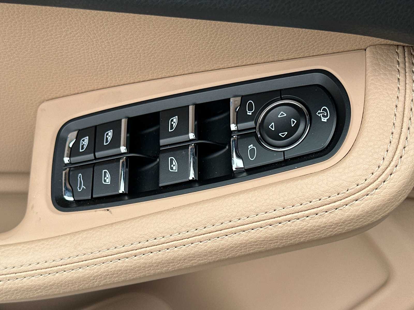 Thumbnail: 2025 Porsche Macan - 13