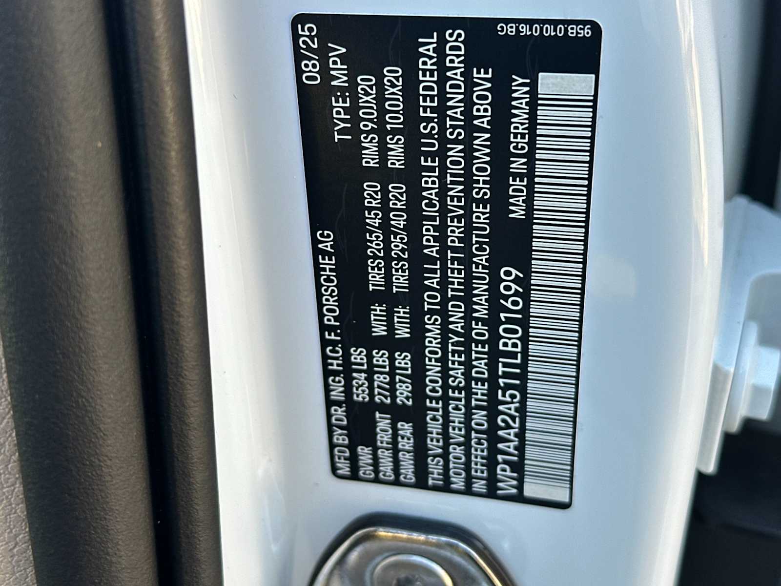 Thumbnail: 2026 Porsche Macan - 30