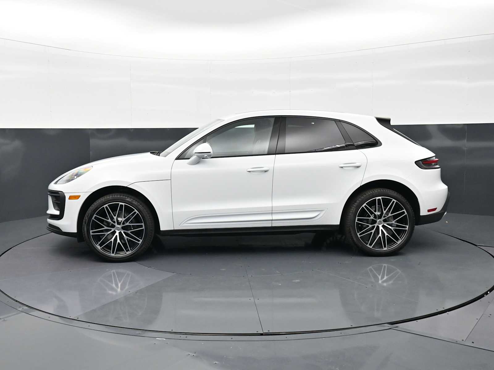 Thumbnail: 2026 Porsche Macan - 2