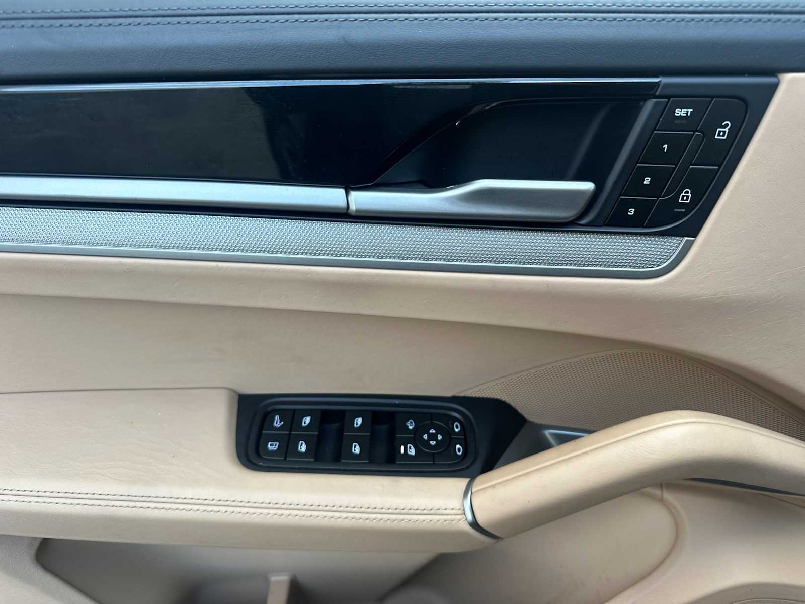 Thumbnail: 2025 Porsche Cayenne - 12