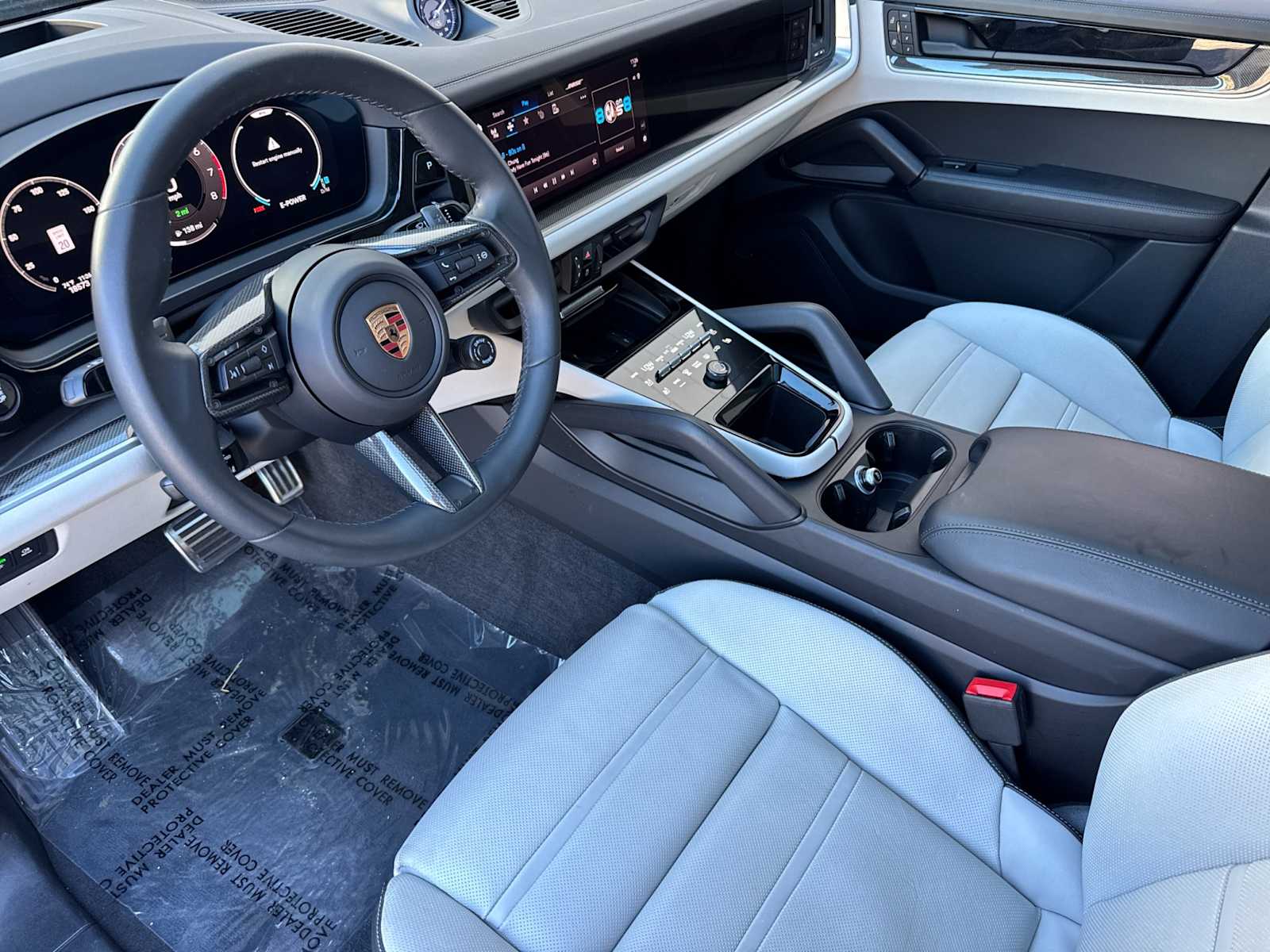 2025 Porsche Cayenne S E-Hybrid photo 3