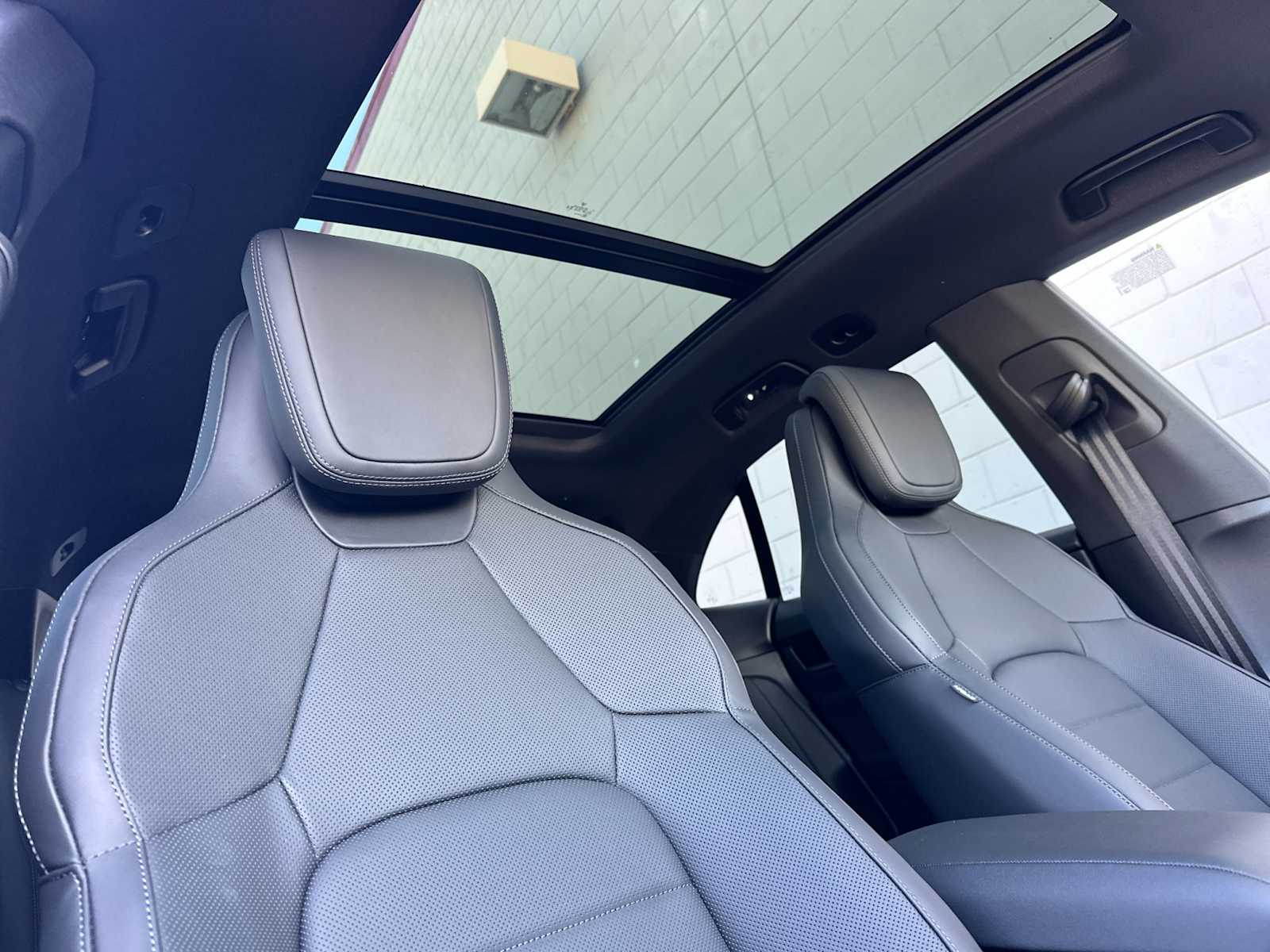 Thumbnail: 2025 Porsche Macan - 17