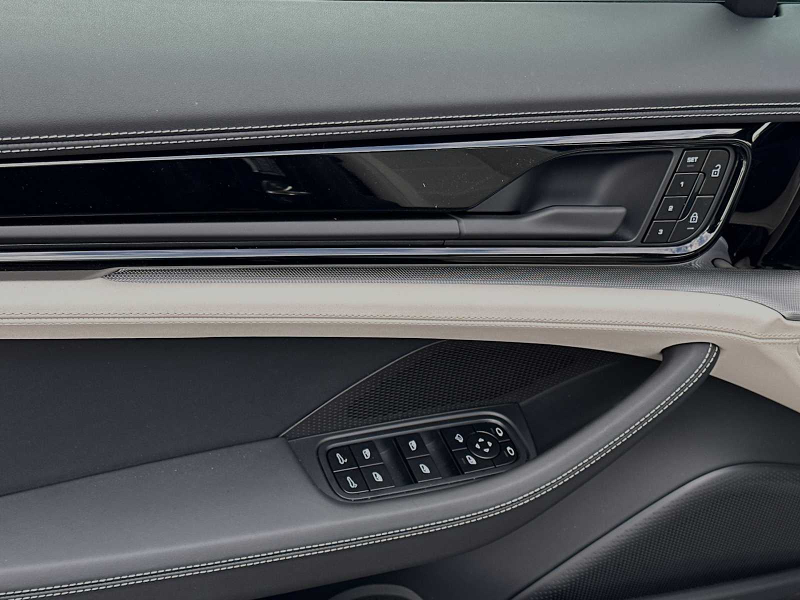 Thumbnail: 2025 Porsche Panamera - 12