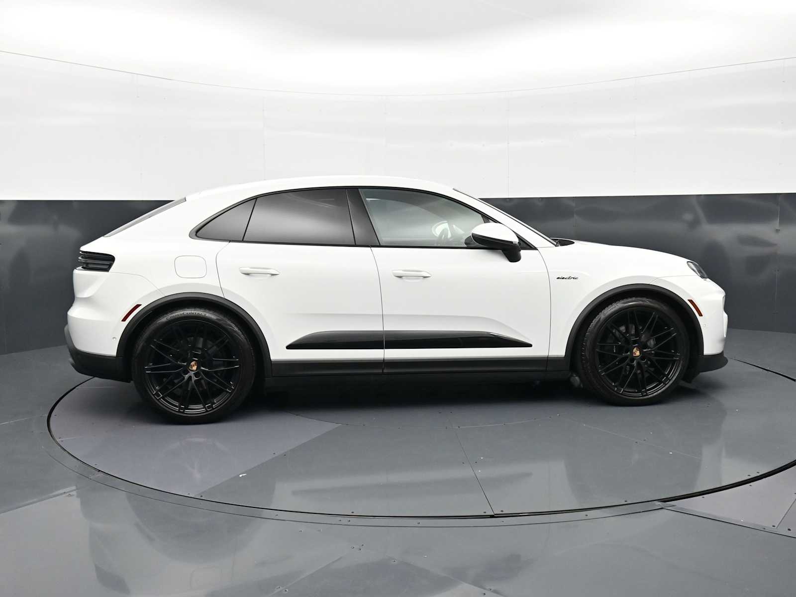 Thumbnail: 2025 Porsche Macan - 30