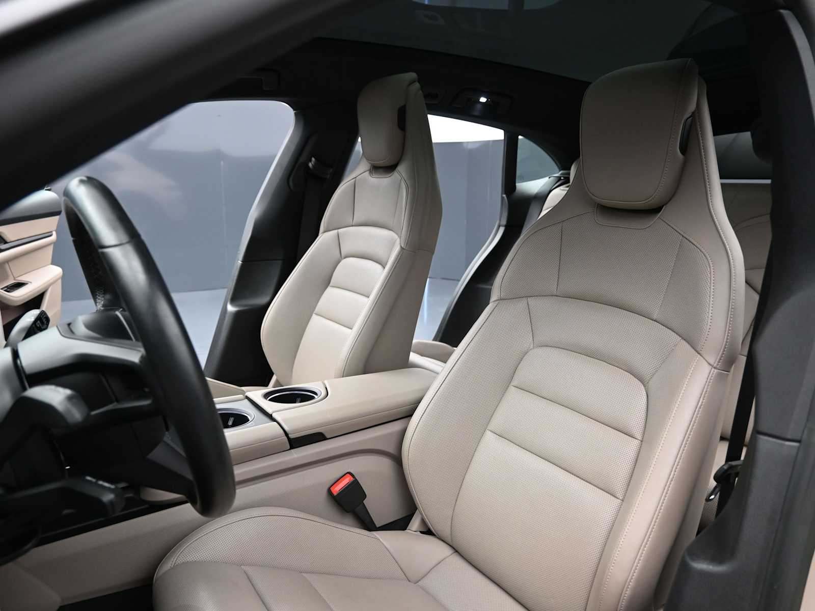 Thumbnail: 2023 Porsche Taycan - 9