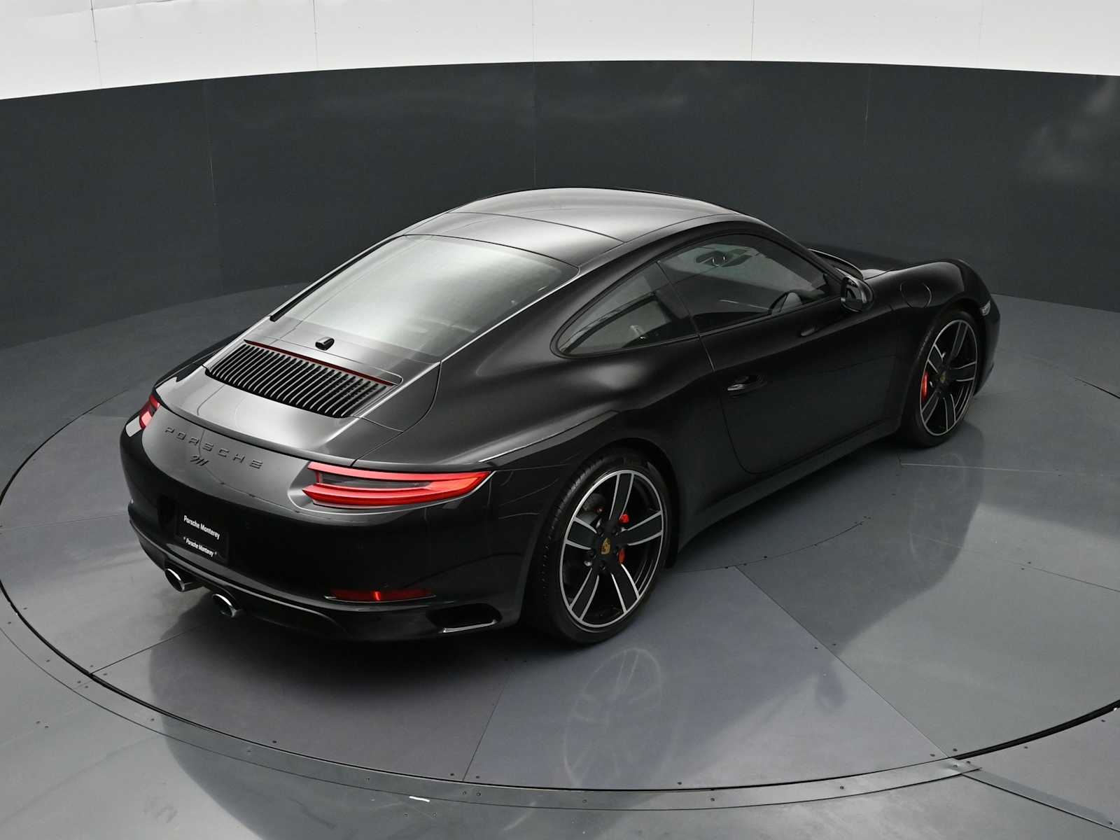 Thumbnail: 2018 Porsche 911 - 32