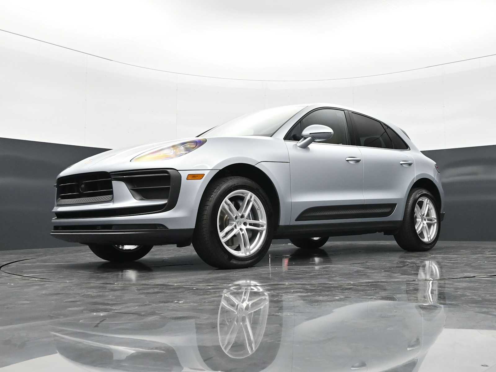 Thumbnail: 2025 Porsche Macan - 36