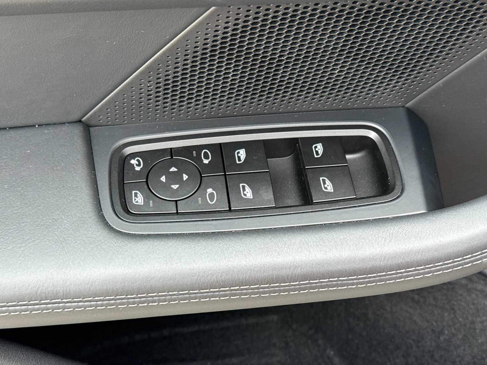 Thumbnail: 2025 Porsche Taycan - 13