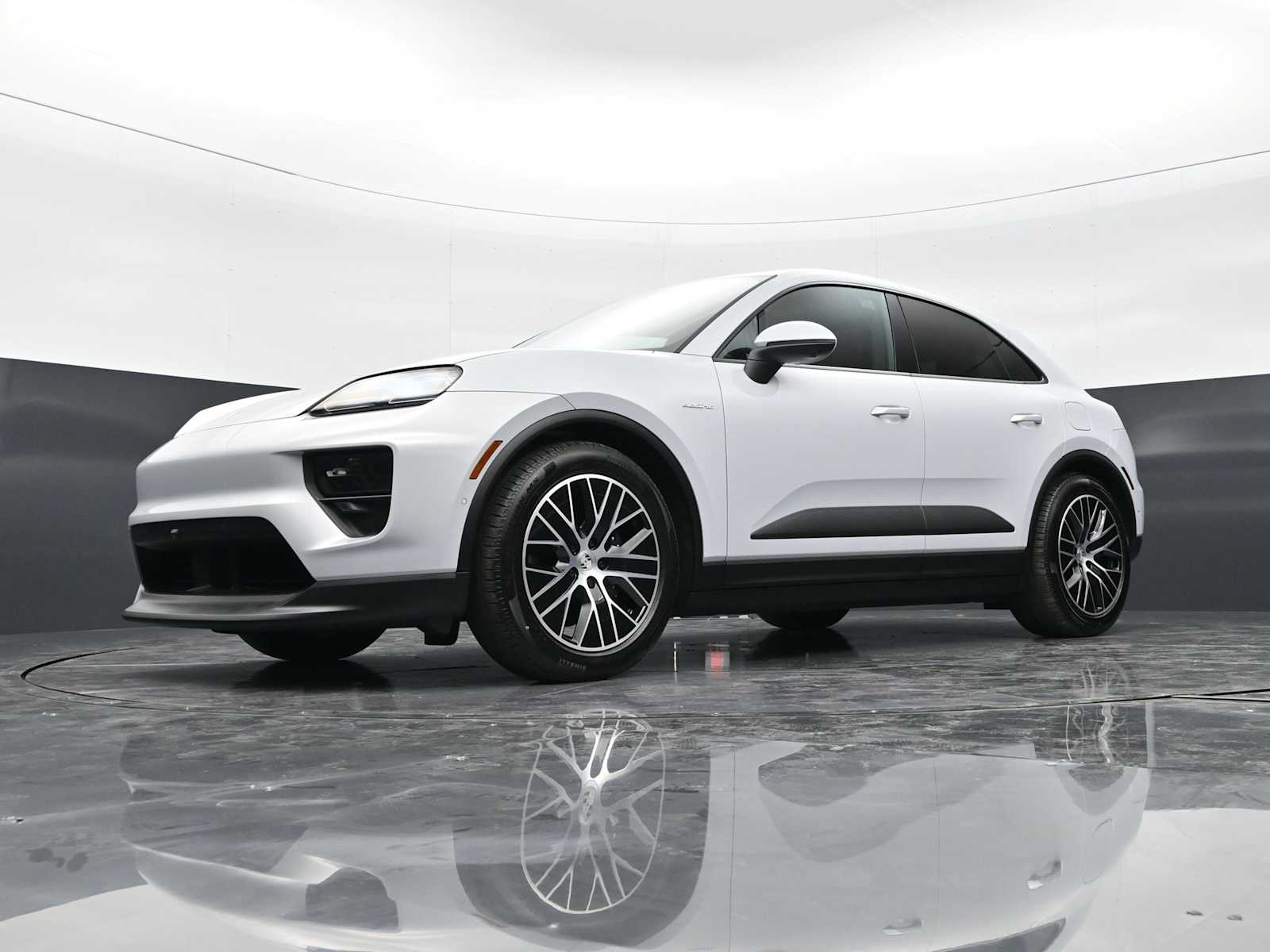 Thumbnail: 2026 Porsche Macan - 44