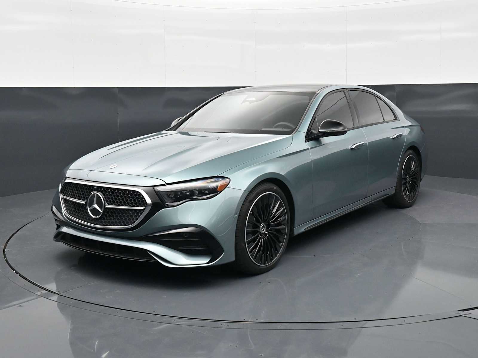 Thumbnail: 2025 Mercedes-Benz E-Class - 1