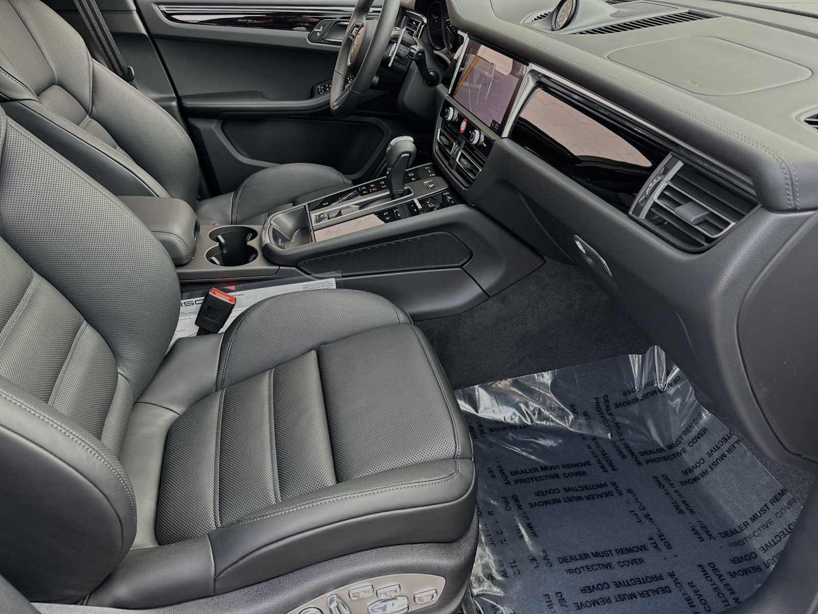 Thumbnail: 2025 Porsche Macan - 17