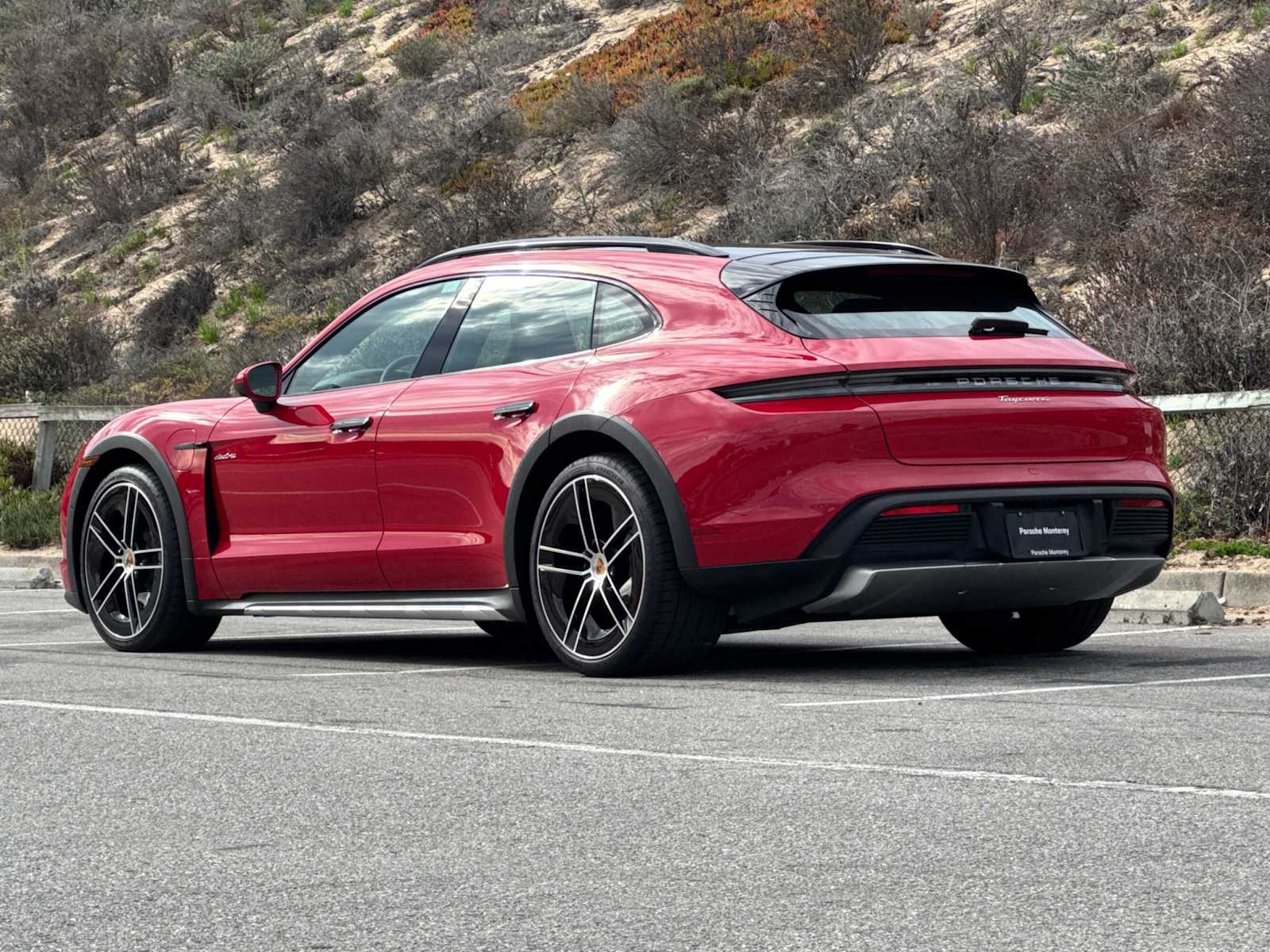 2025 Porsche Taycan Cross Turismo 4 photo 3