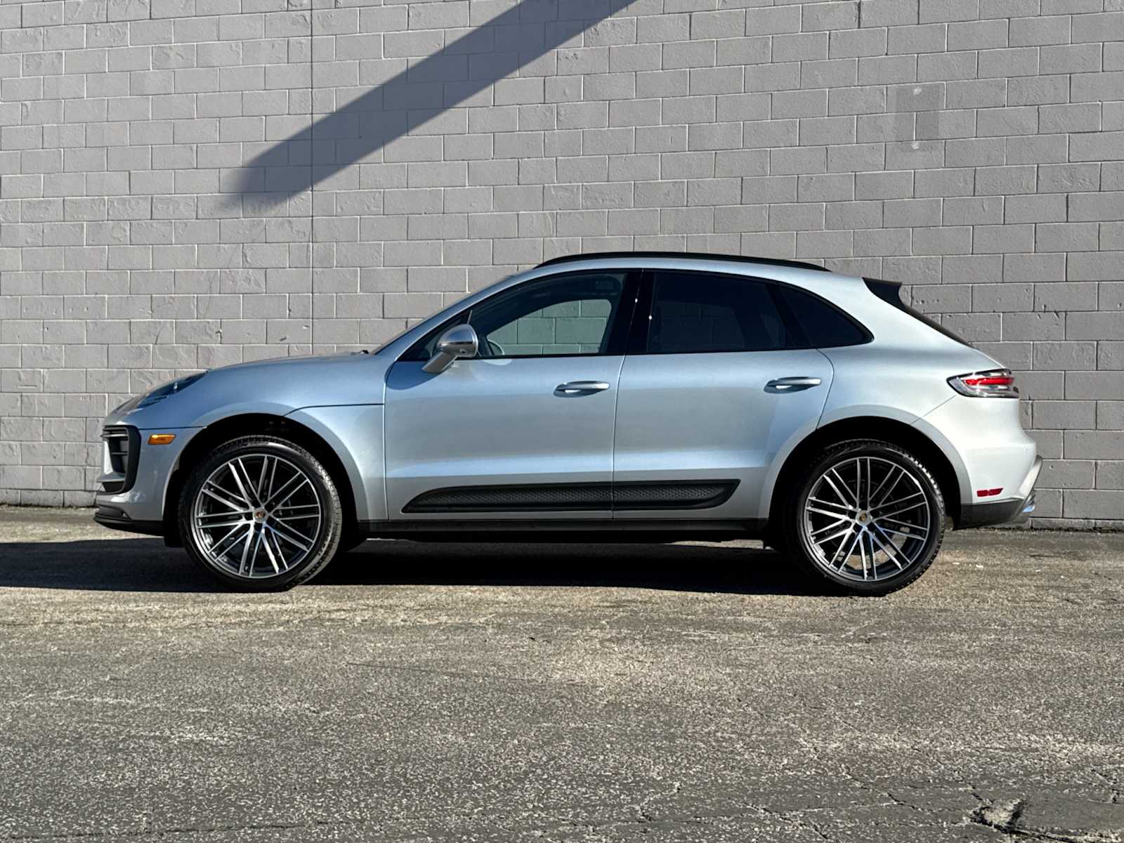 Thumbnail: 2026 Porsche Macan - 2