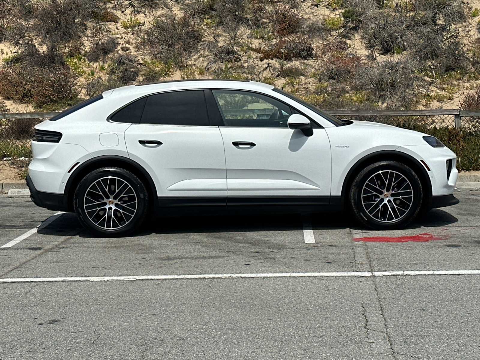 Thumbnail: 2025 Porsche Macan - 9