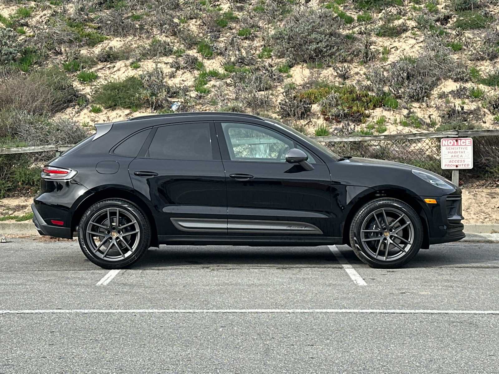 Thumbnail: 2026 Porsche Macan - 9