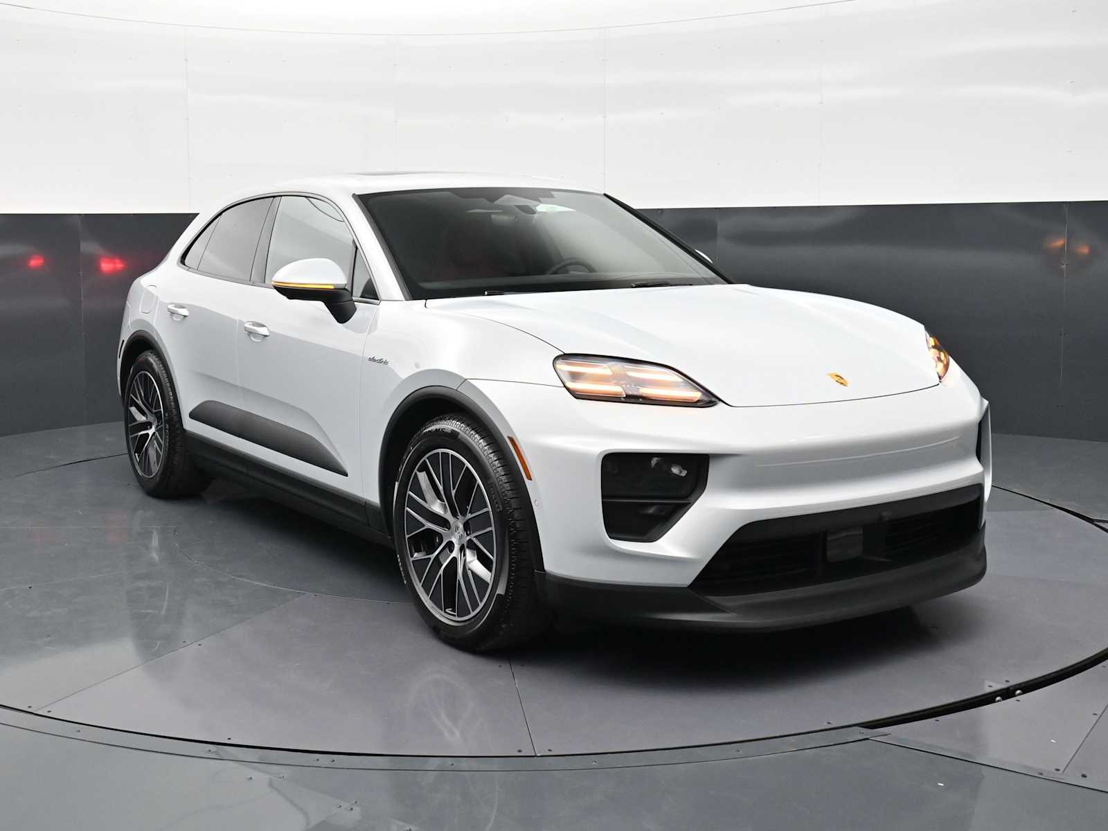 Thumbnail: 2026 Porsche Macan - 34