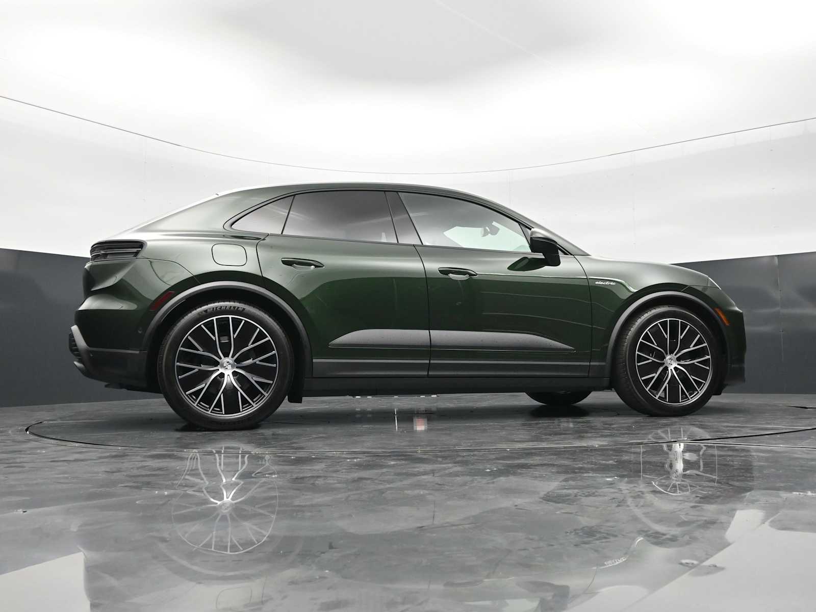 Thumbnail: 2026 Porsche Macan - 43