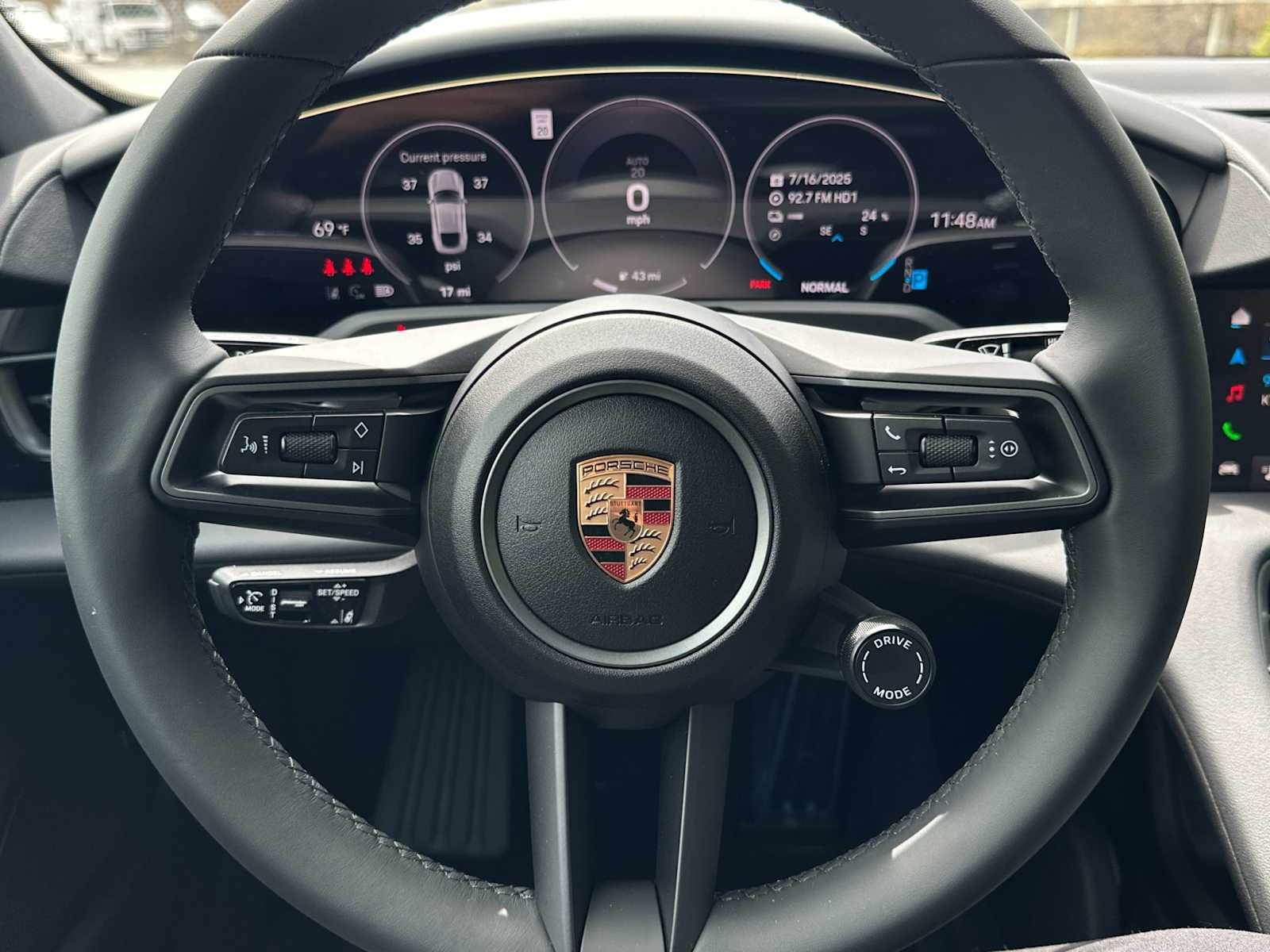 Thumbnail: 2025 Porsche Taycan - 23