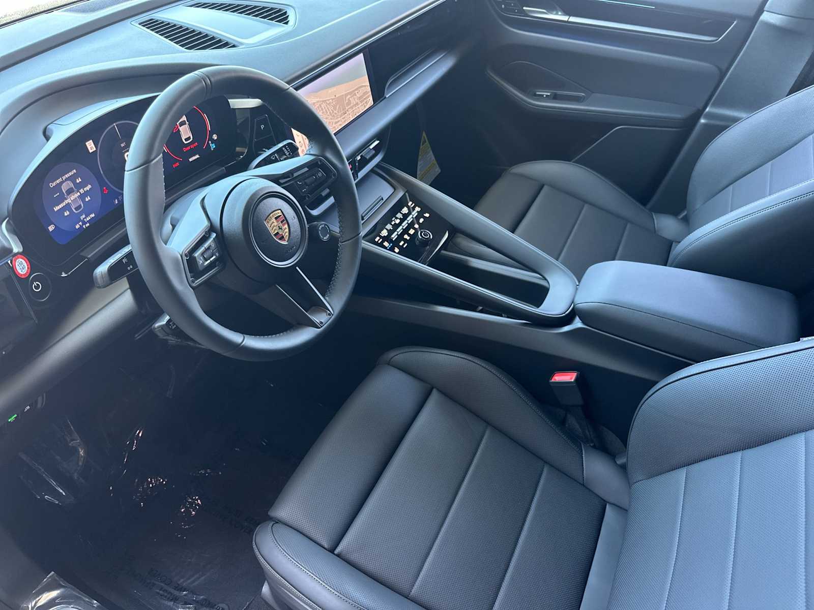 2025 Porsche Macan Electric photo 4