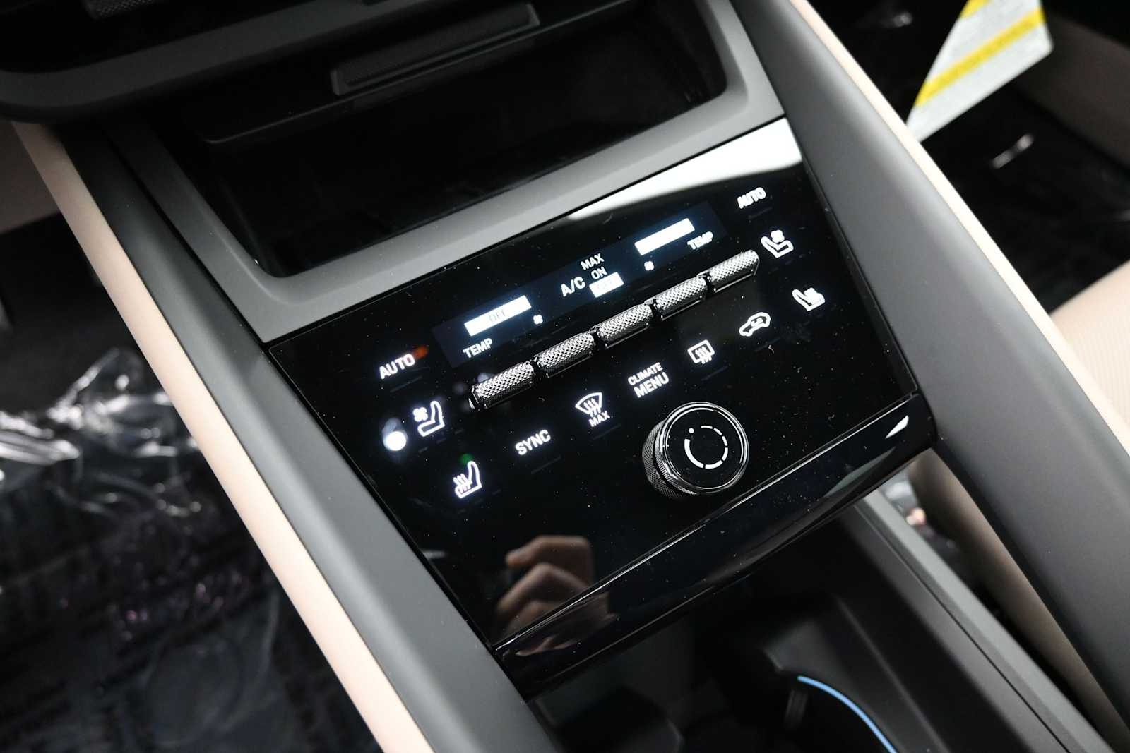 Thumbnail: 2026 Porsche Macan - 13