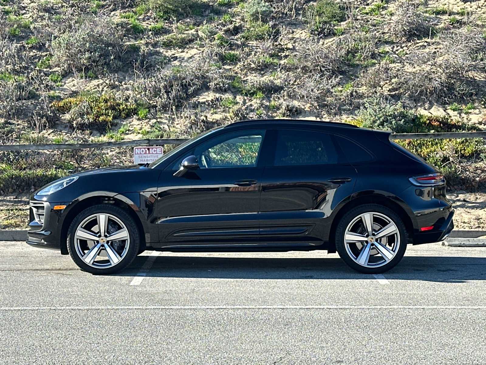 Thumbnail: 2025 Porsche Macan - 2