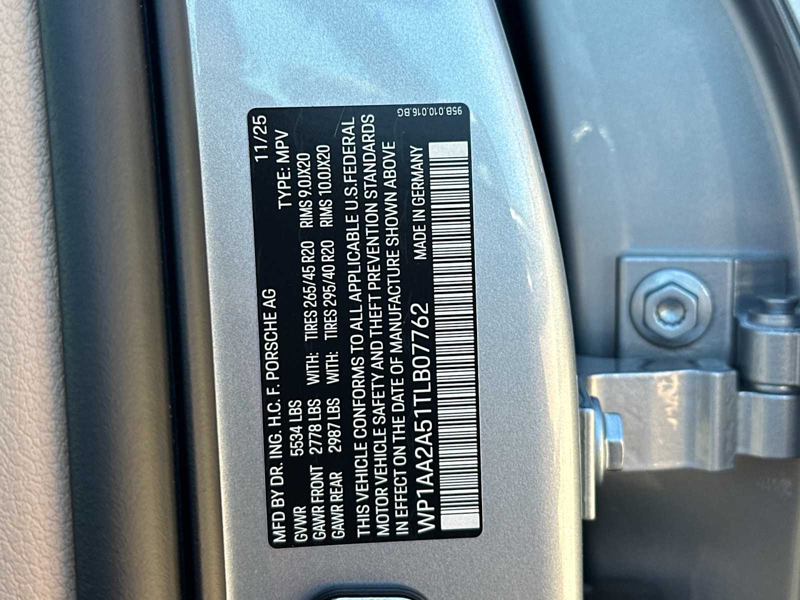 Thumbnail: 2026 Porsche Macan - 30