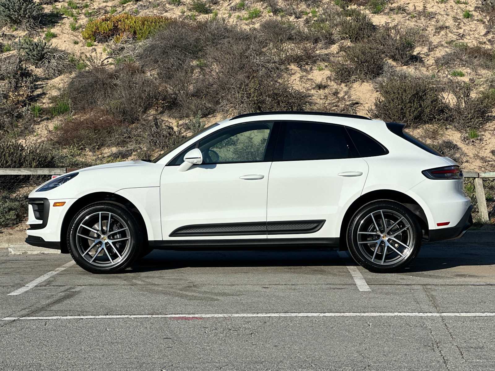 Thumbnail: 2026 Porsche Macan - 2