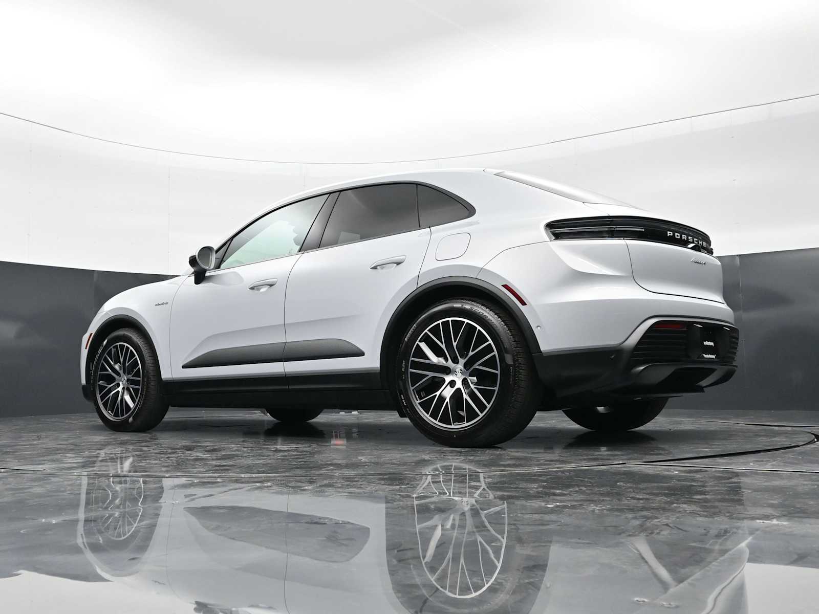 Thumbnail: 2026 Porsche Macan - 45