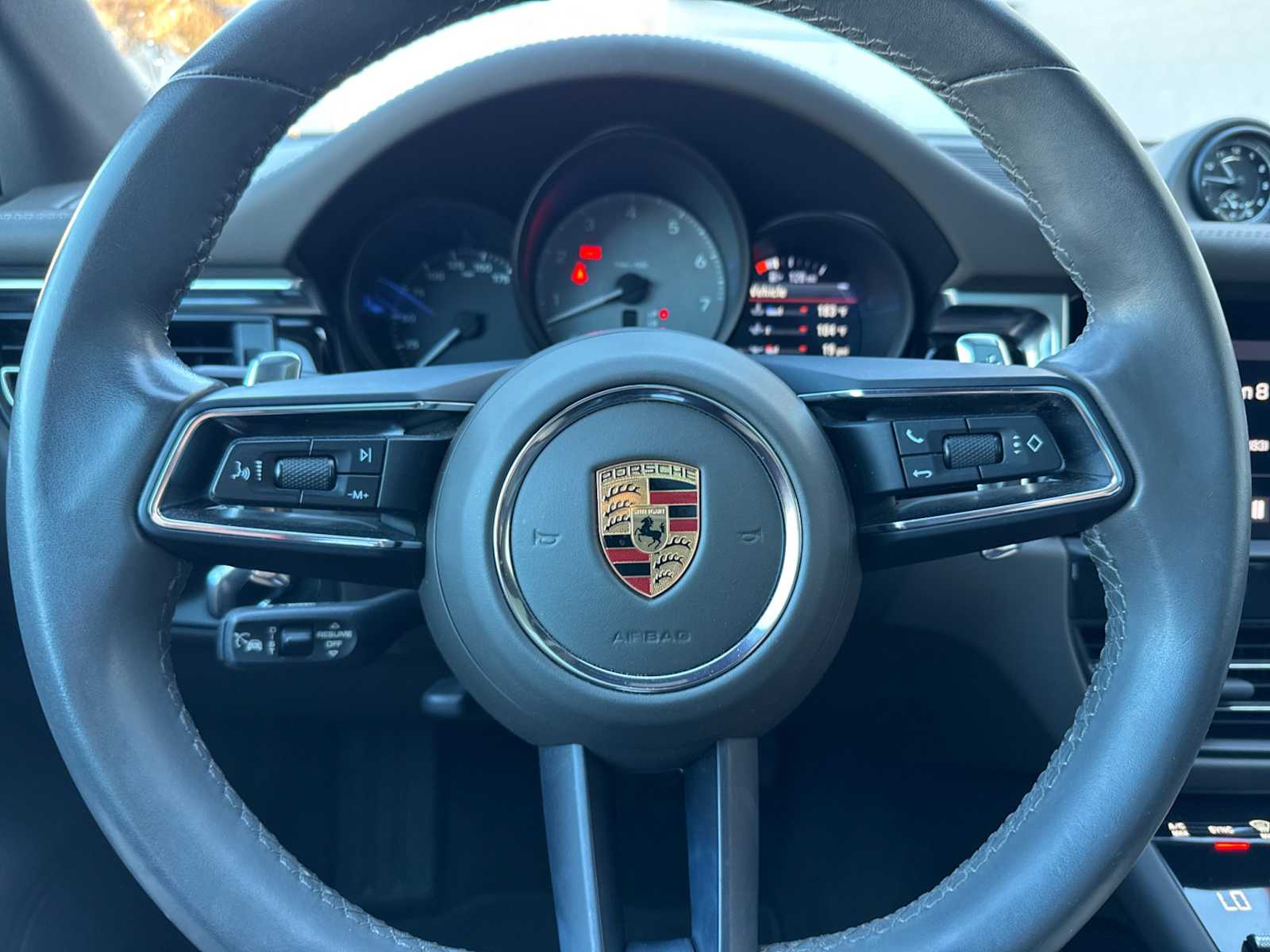 Thumbnail: 2023 Porsche Macan - 24