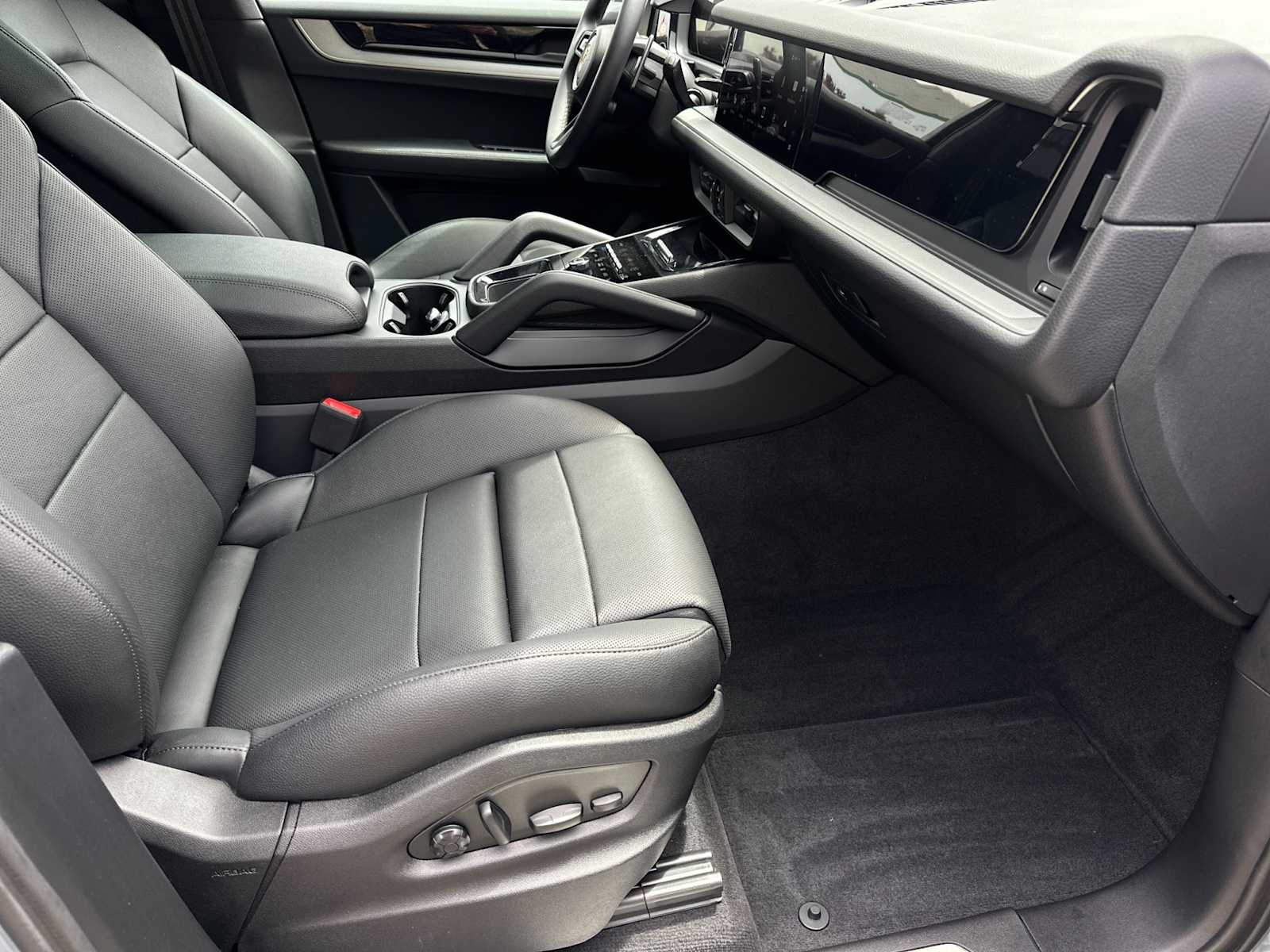 Thumbnail: 2025 Porsche Cayenne - 17