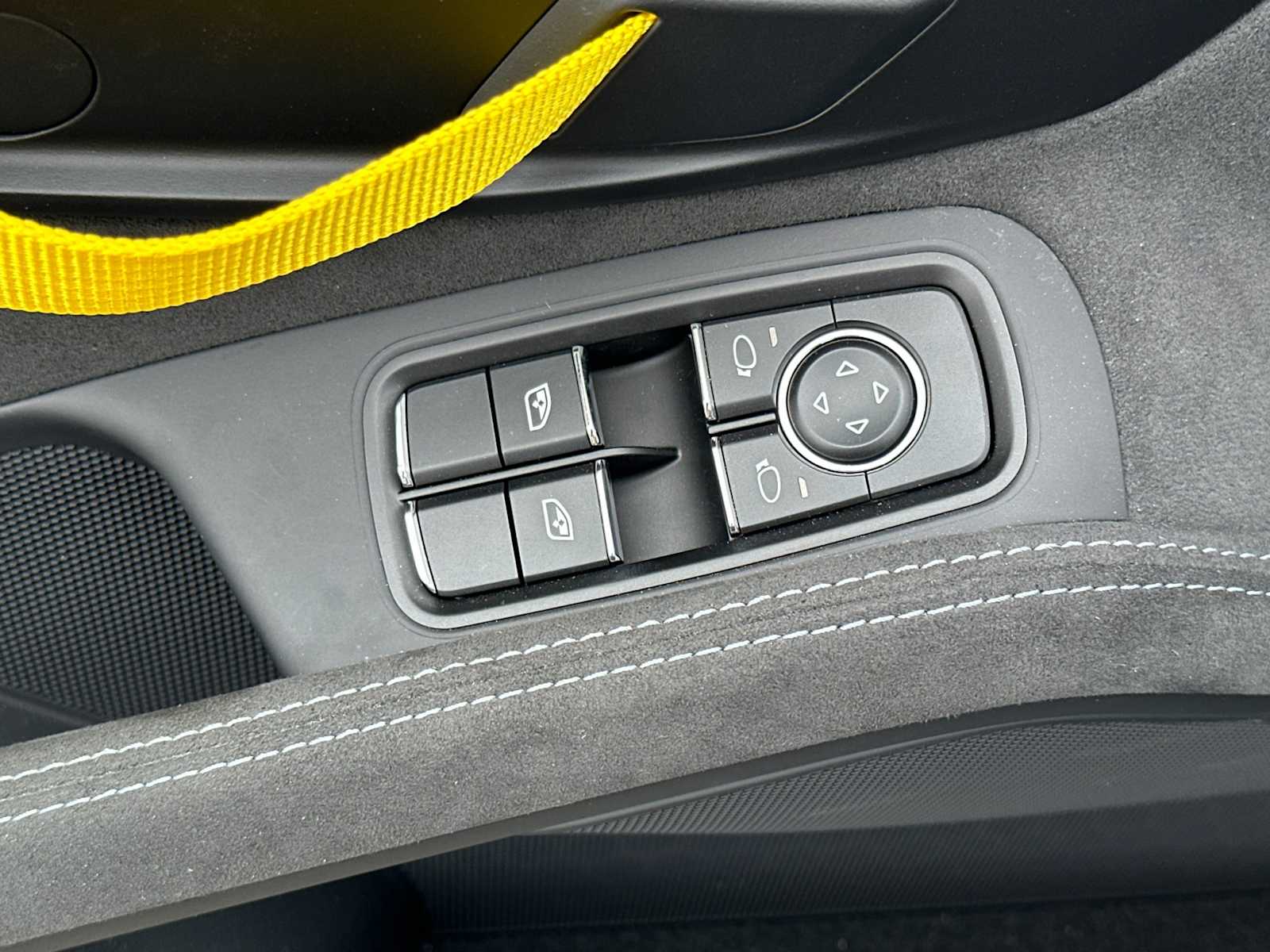 Thumbnail: 2025 Porsche  - 12