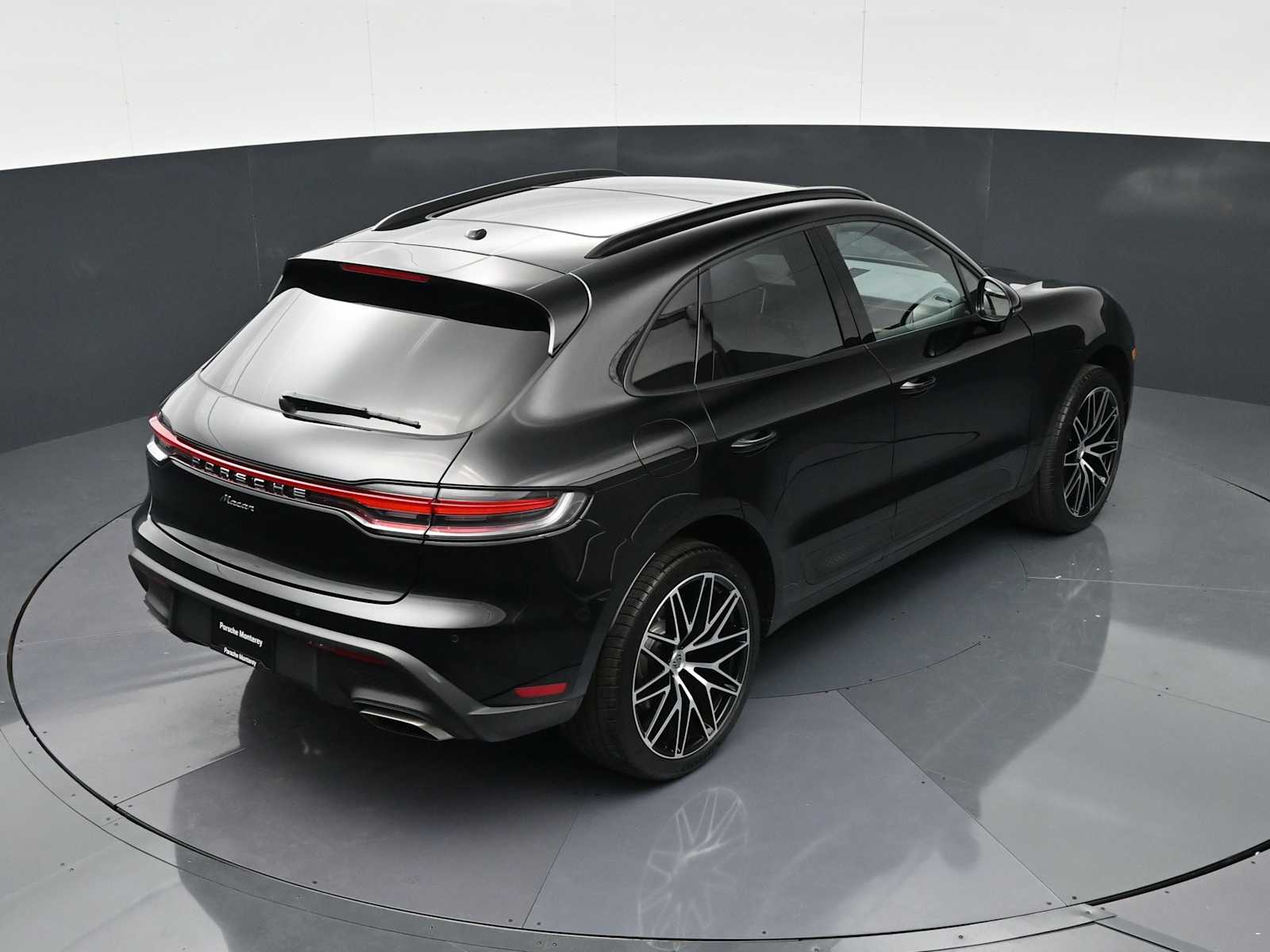 Thumbnail: 2025 Porsche Macan - 36
