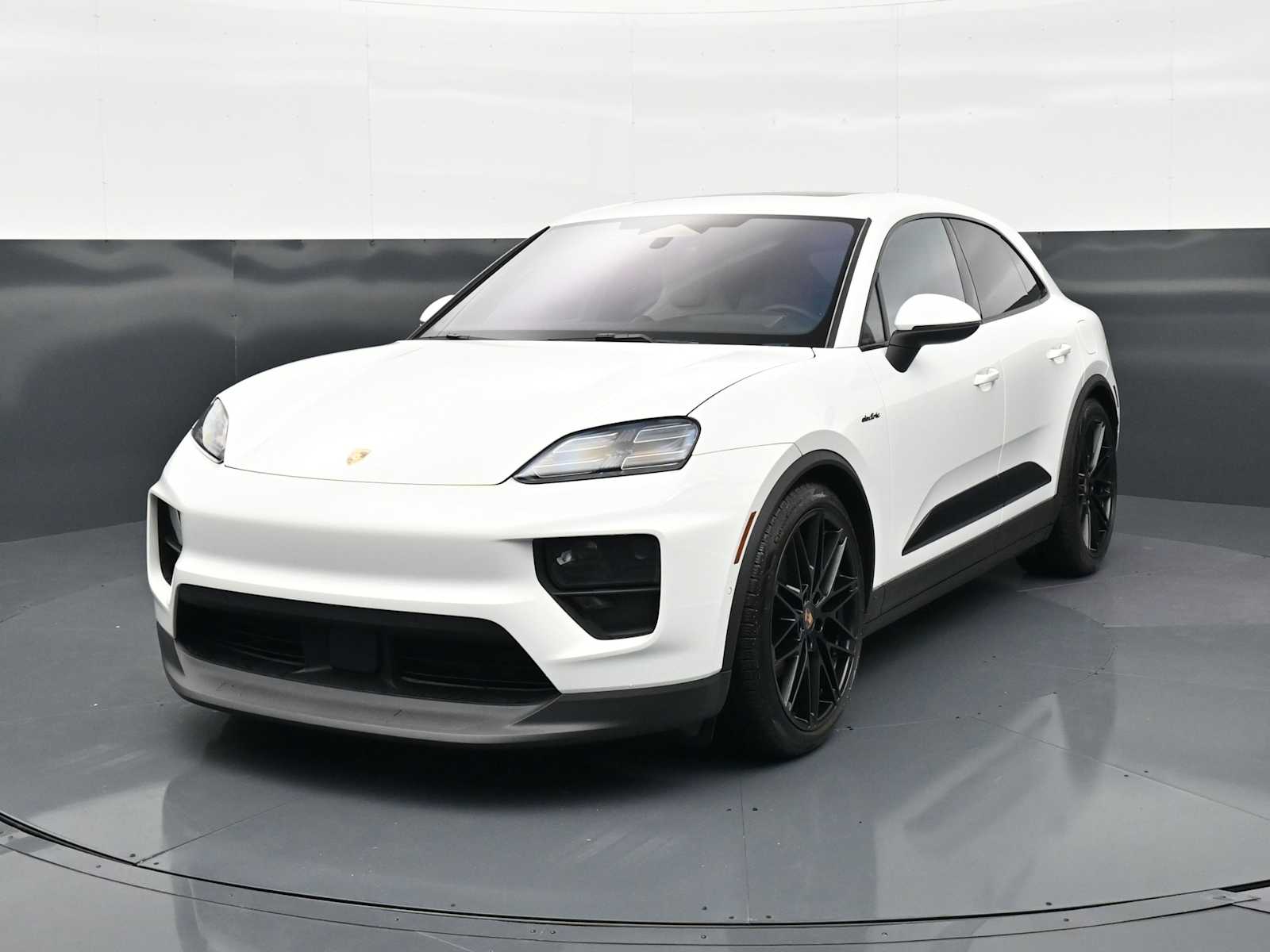 Thumbnail: 2025 Porsche Macan - 1