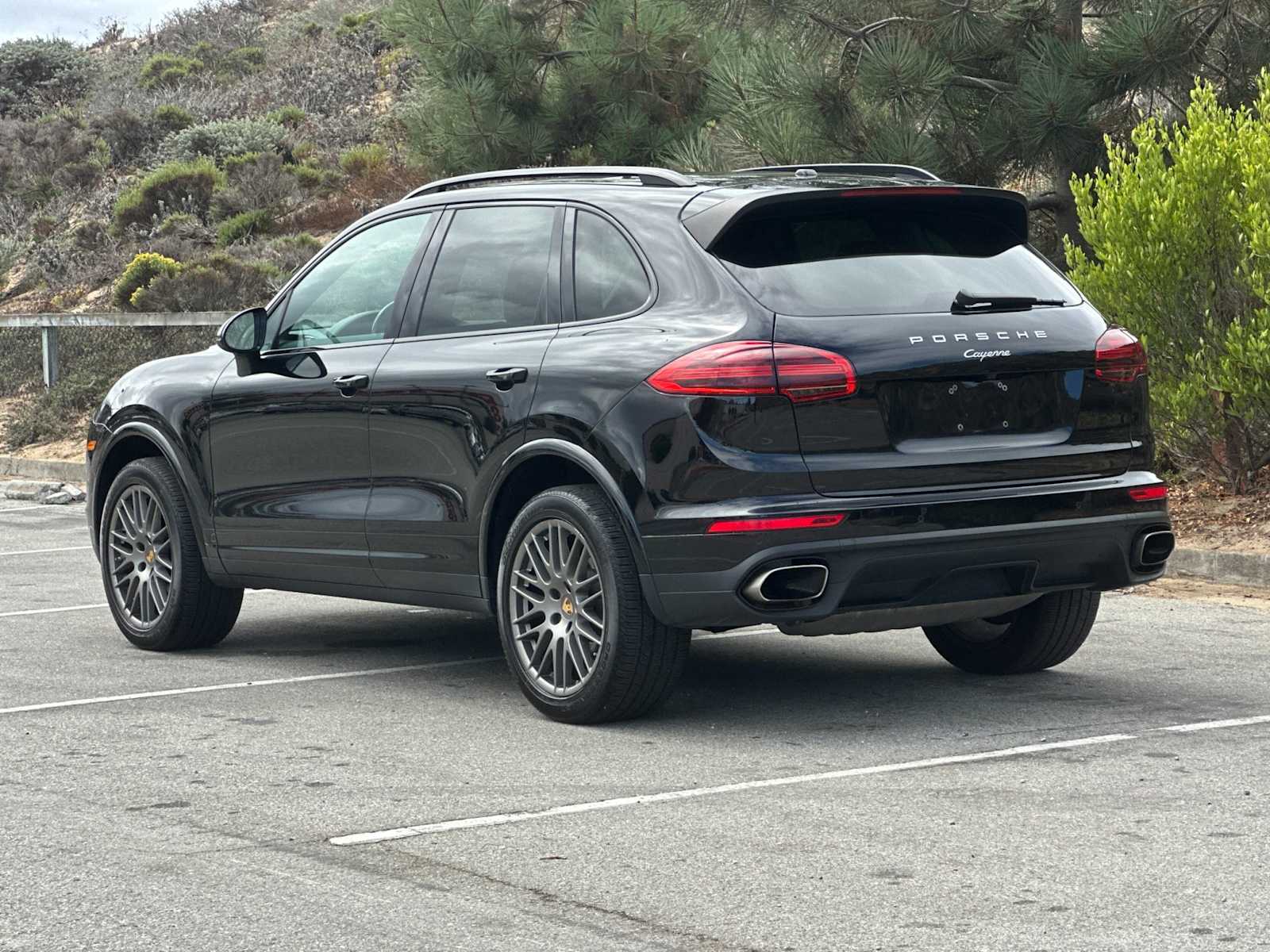 2018 Porsche Cayenne Platinum Edition photo 2
