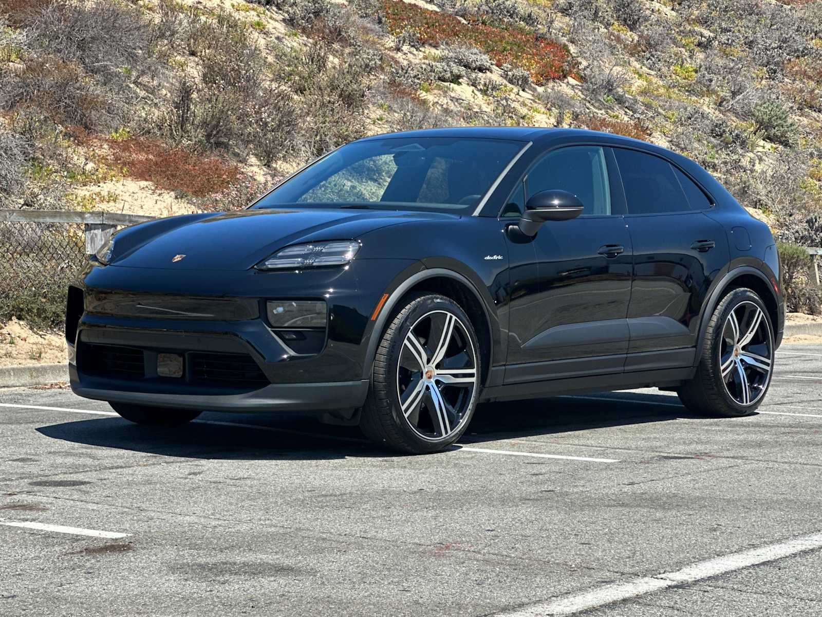 Thumbnail: 2025 Porsche Macan - 1