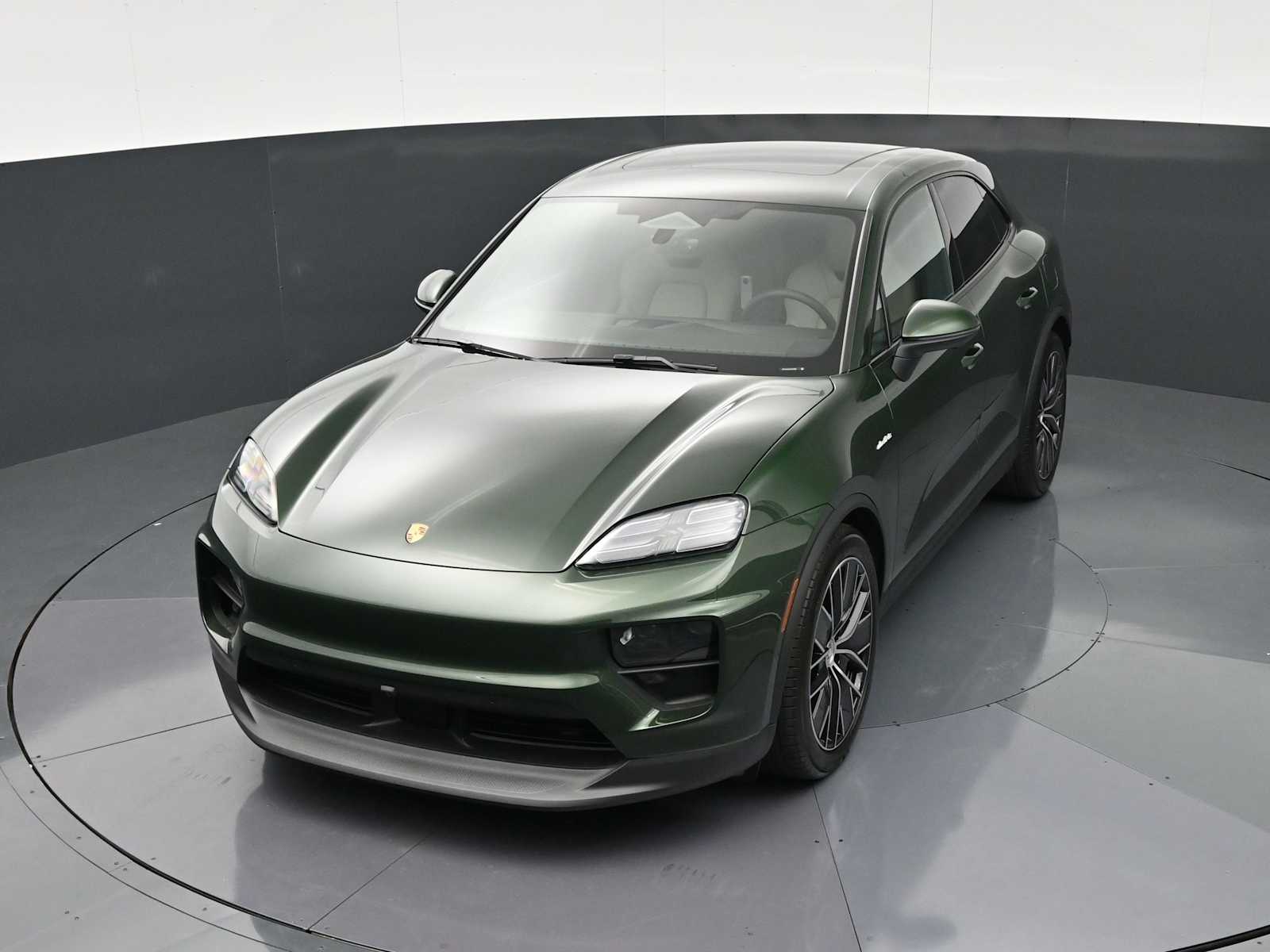 Thumbnail: 2026 Porsche Macan - 30