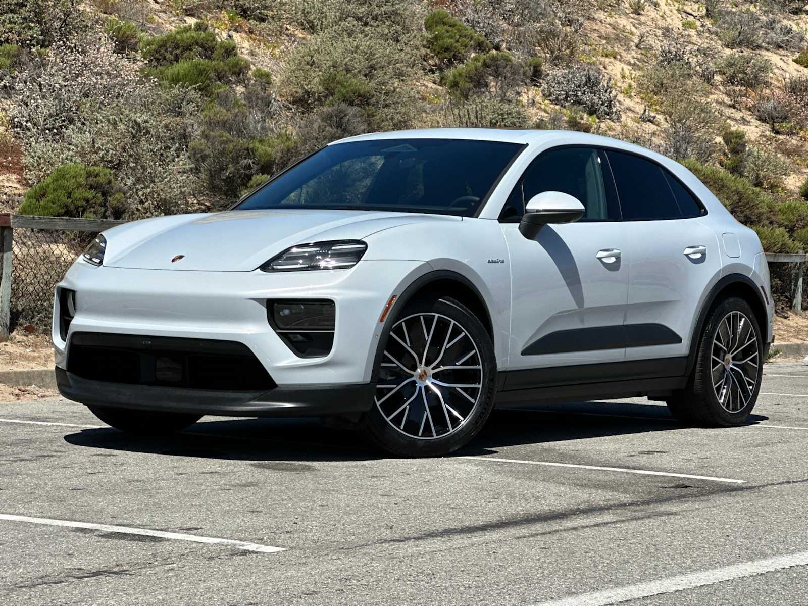 Thumbnail: 2025 Porsche Macan - 1