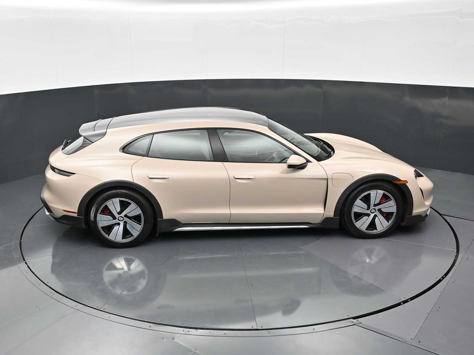 Thumbnail: 2023 Porsche Taycan - 40