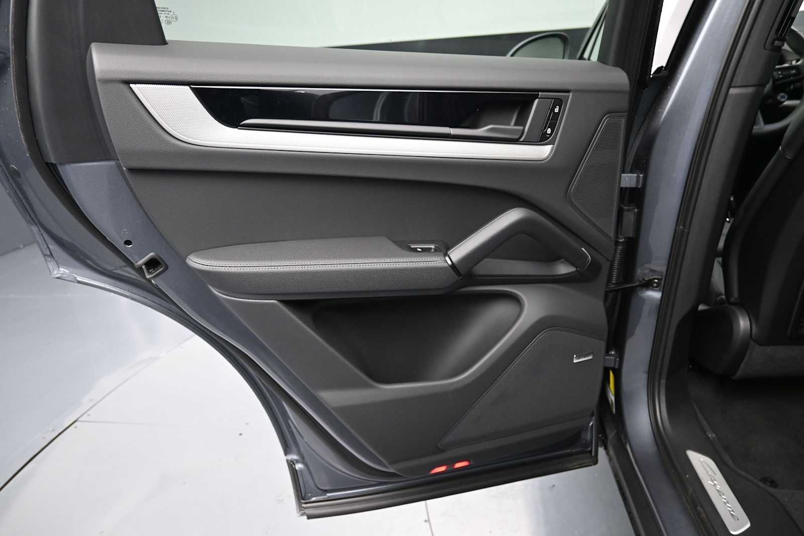 Thumbnail: 2026 Porsche Cayenne - 18