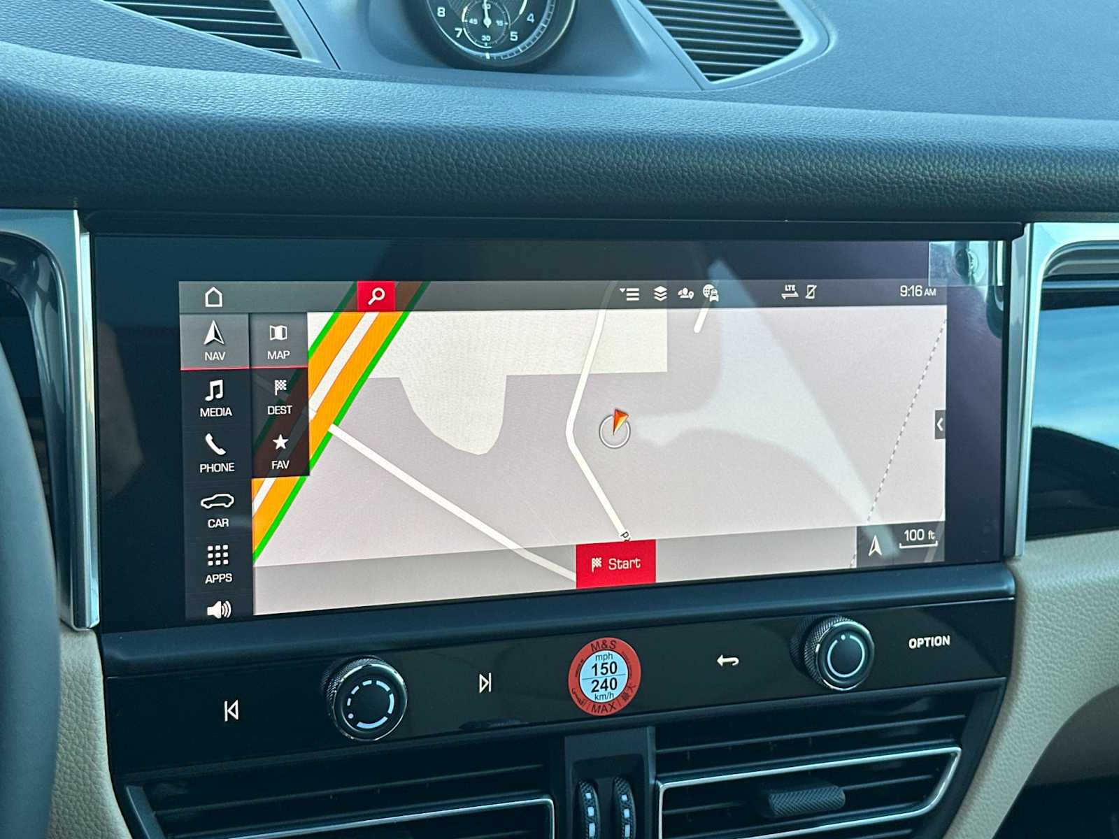 Thumbnail: 2026 Porsche Macan - 20