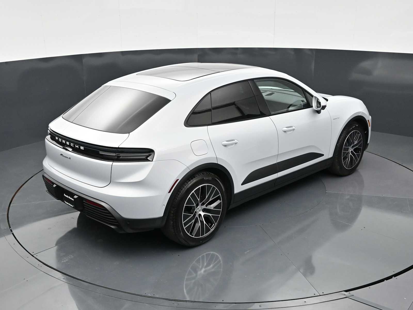 Thumbnail: 2026 Porsche Macan - 40