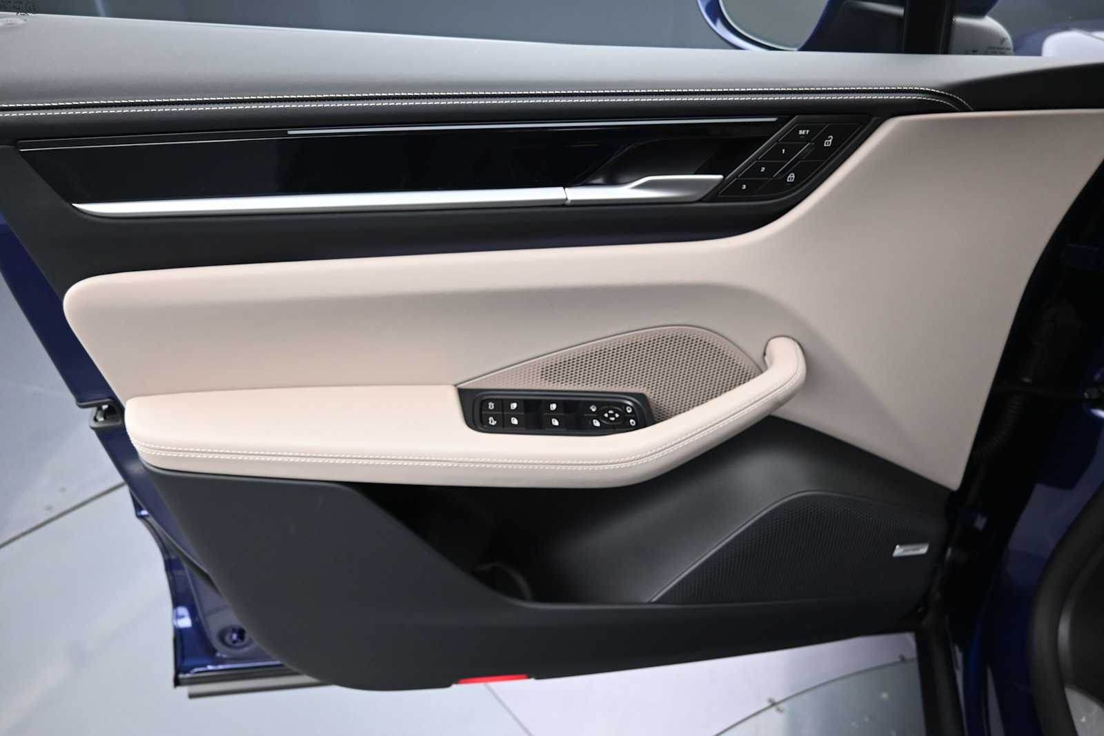 Thumbnail: 2026 Porsche Macan - 7