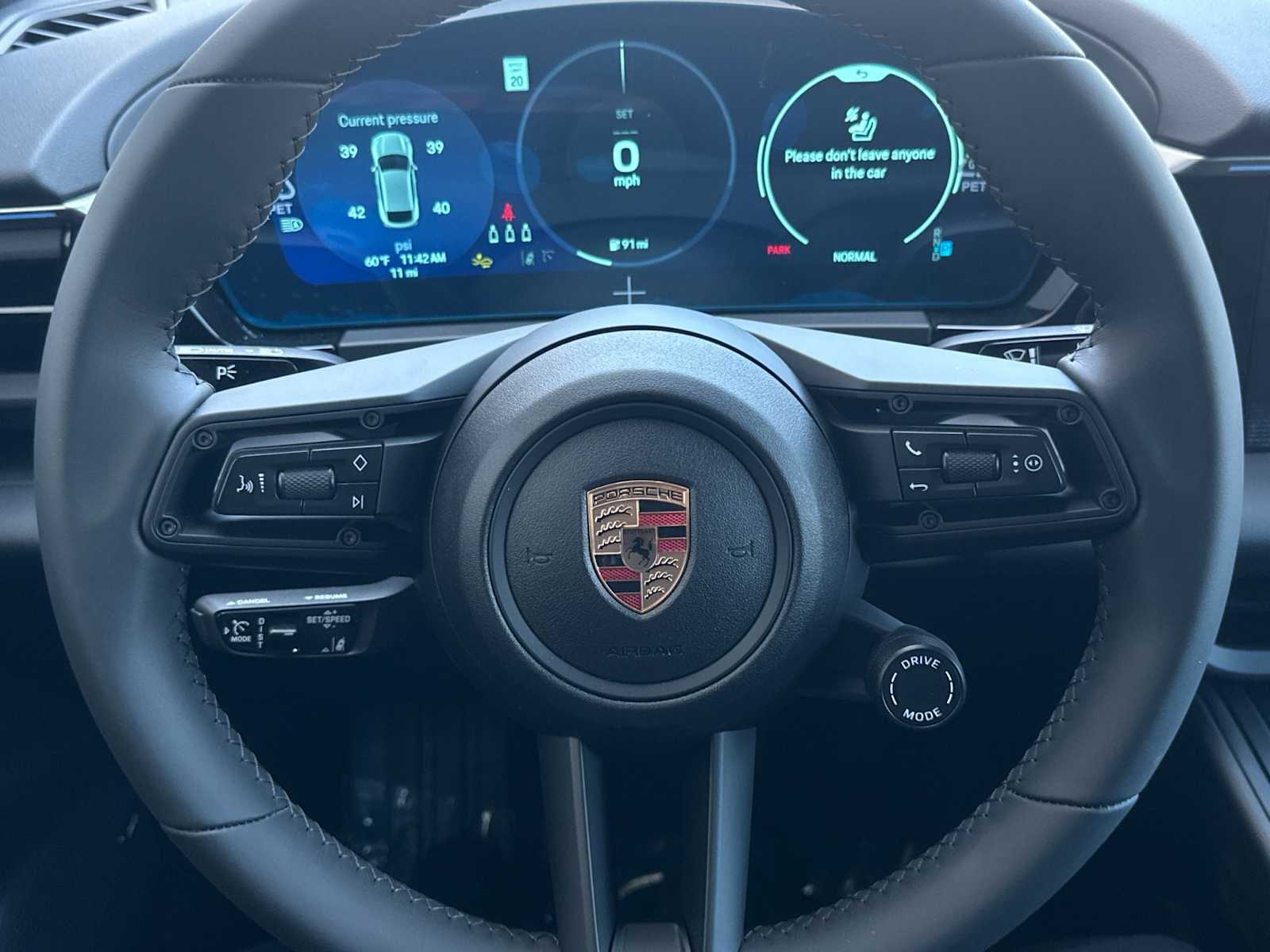Thumbnail: 2025 Porsche Macan - 24