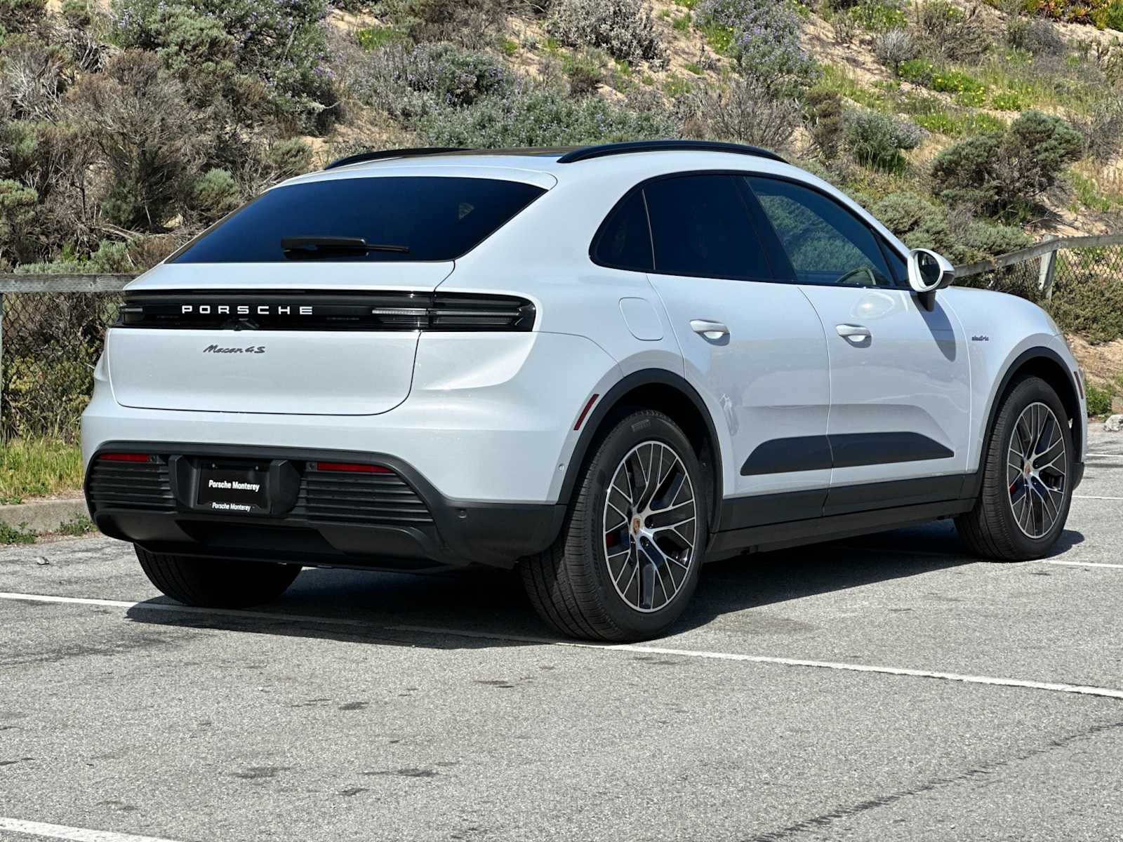 Thumbnail: 2025 Porsche Macan - 7