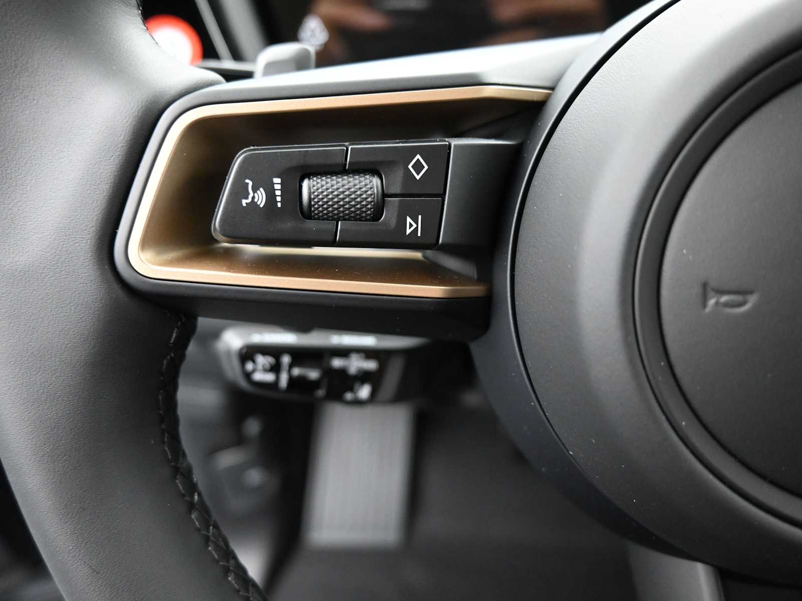 Thumbnail: 2026 Porsche Cayenne - 10